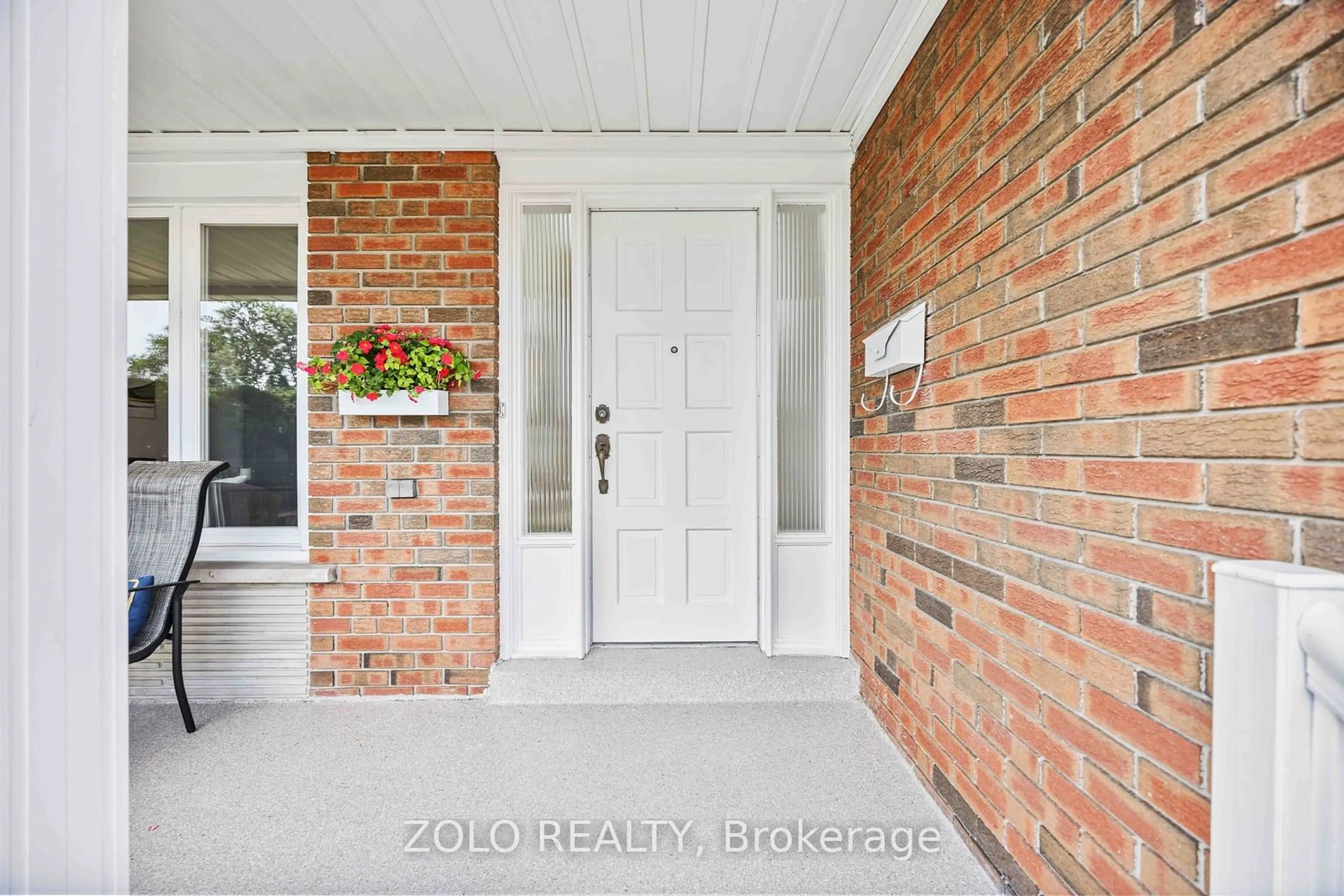 Indoor entryway for 22 Scarden Ave, Toronto Ontario M1T 1V9