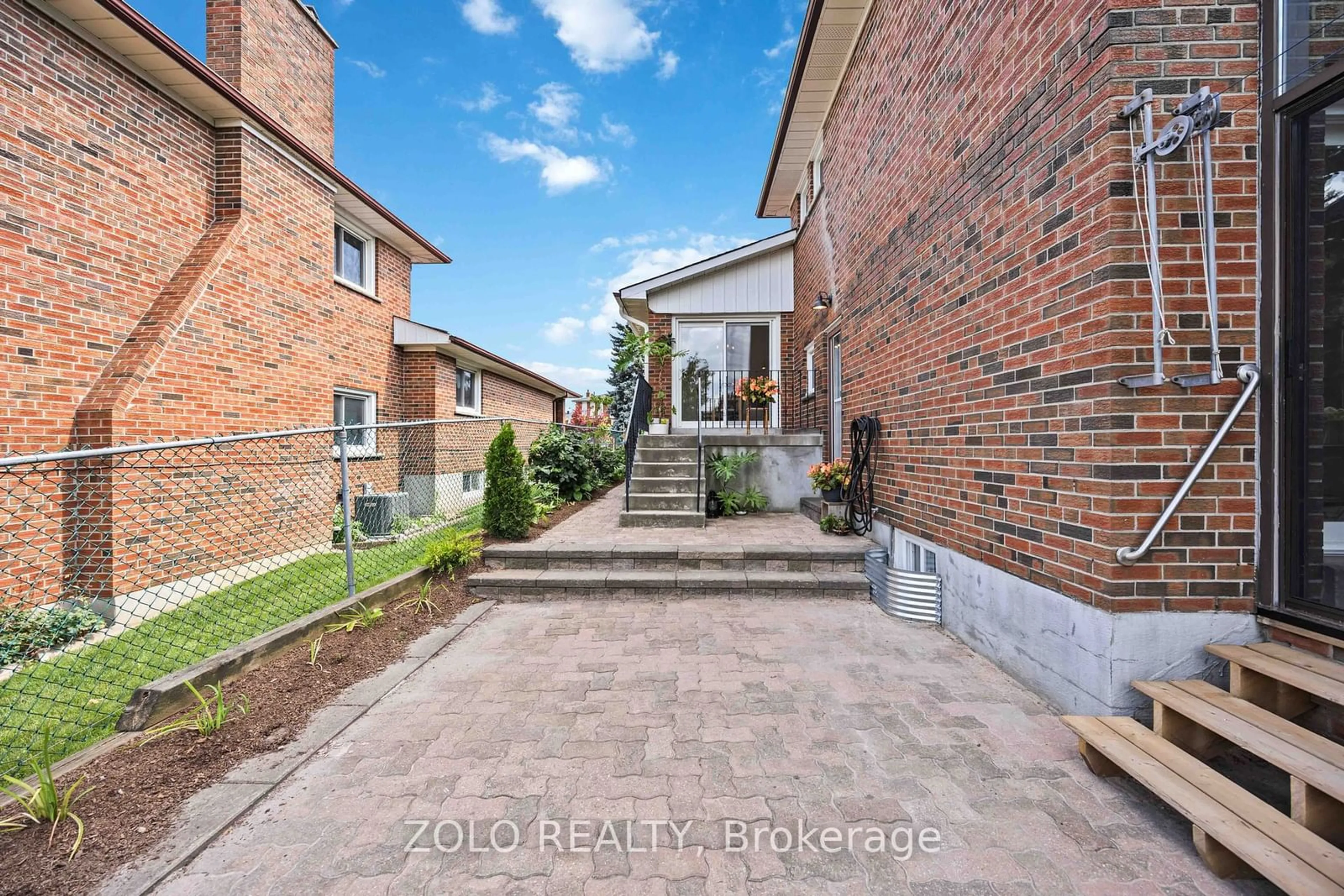 Patio for 22 Scarden Ave, Toronto Ontario M1T 1V9