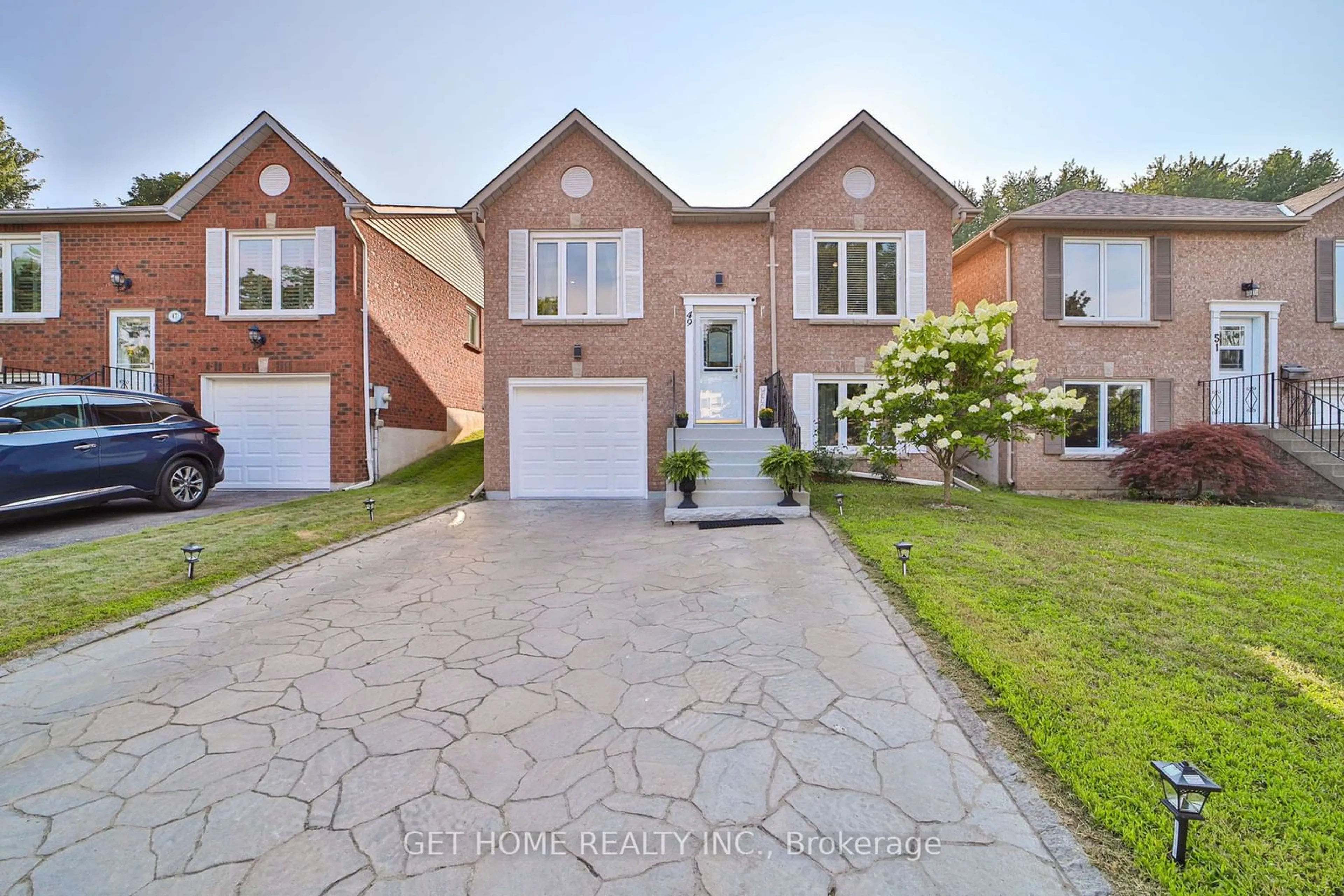 Frontside or backside of a home for 49 Mccrimmon Cres, Clarington Ontario L1C 4N3