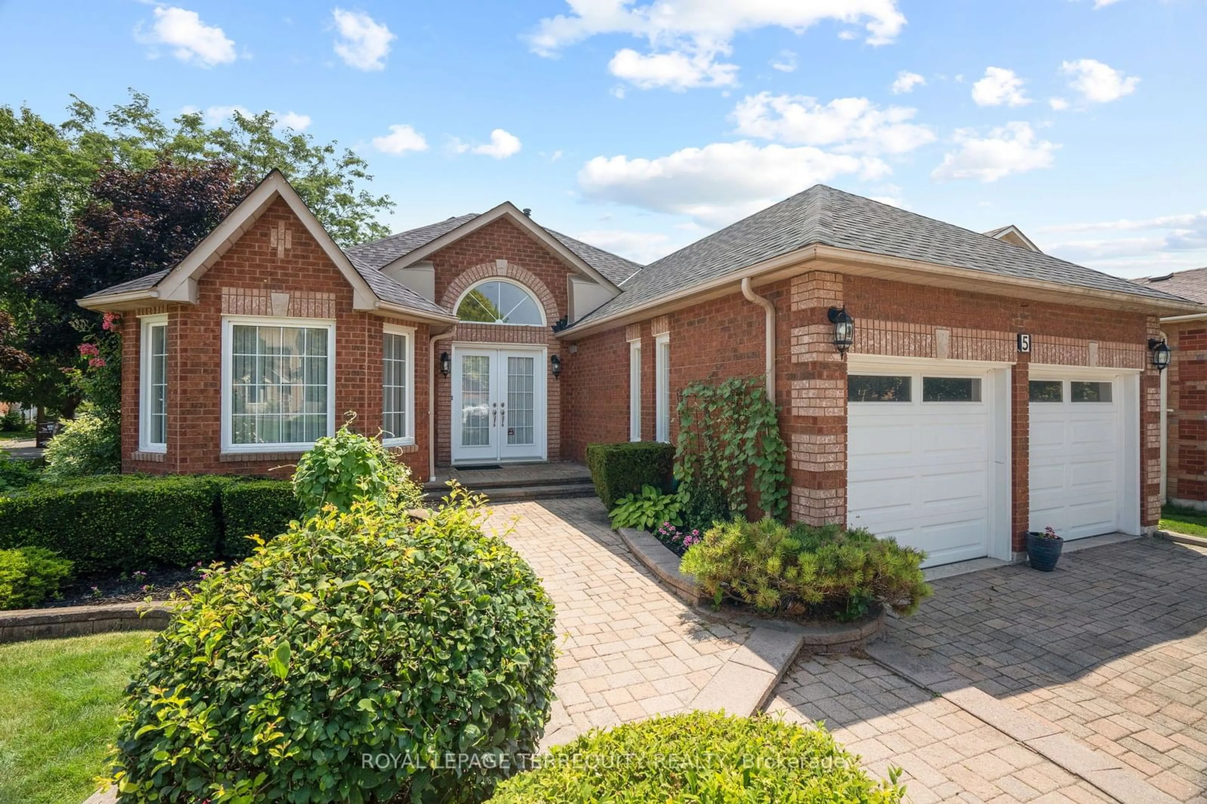 Home with brick exterior material for 5 Glenmore Dr, Whitby Ontario L1N 9J3