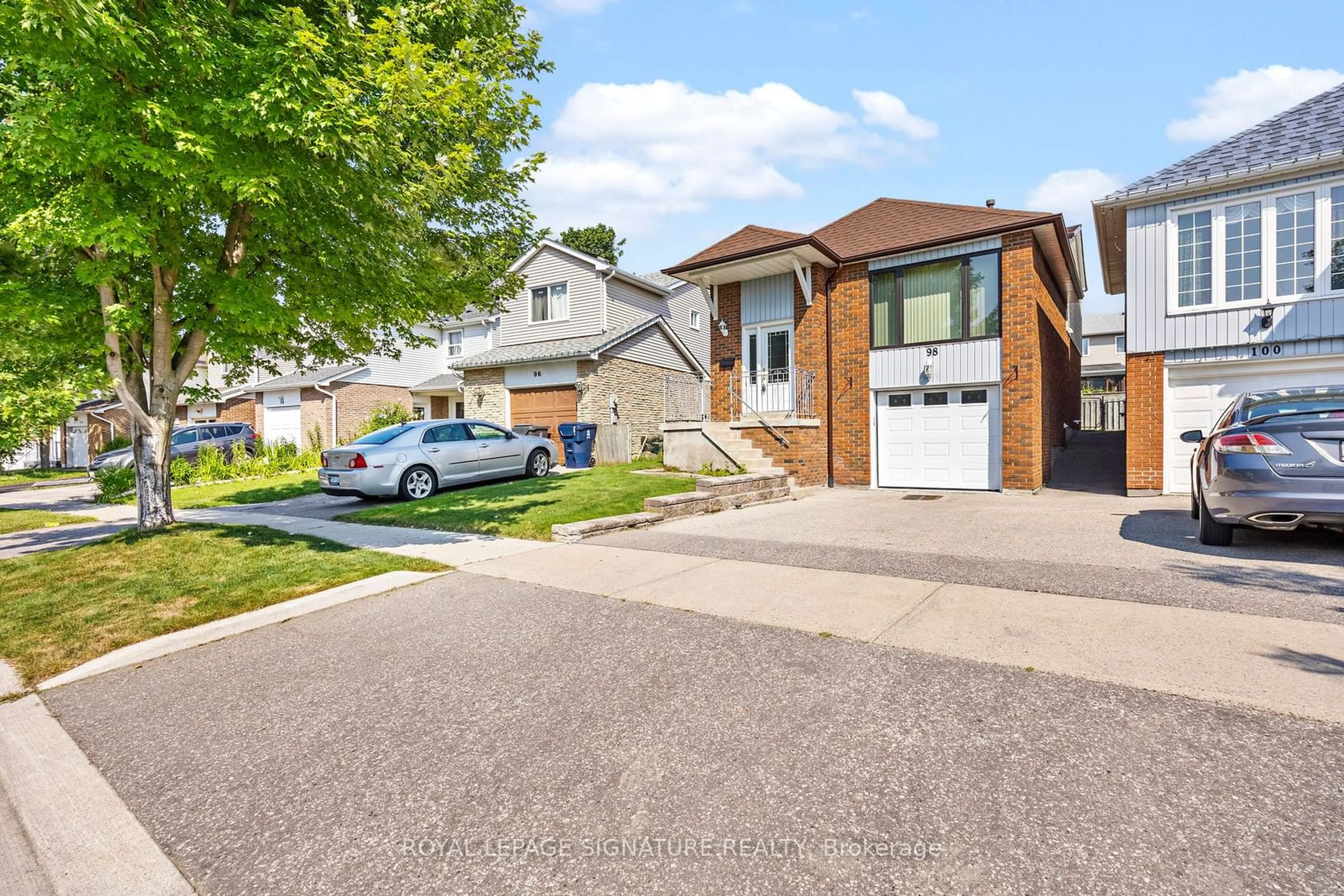 Frontside or backside of a home for 98 Granada Cres, Toronto Ontario M1B 2H5