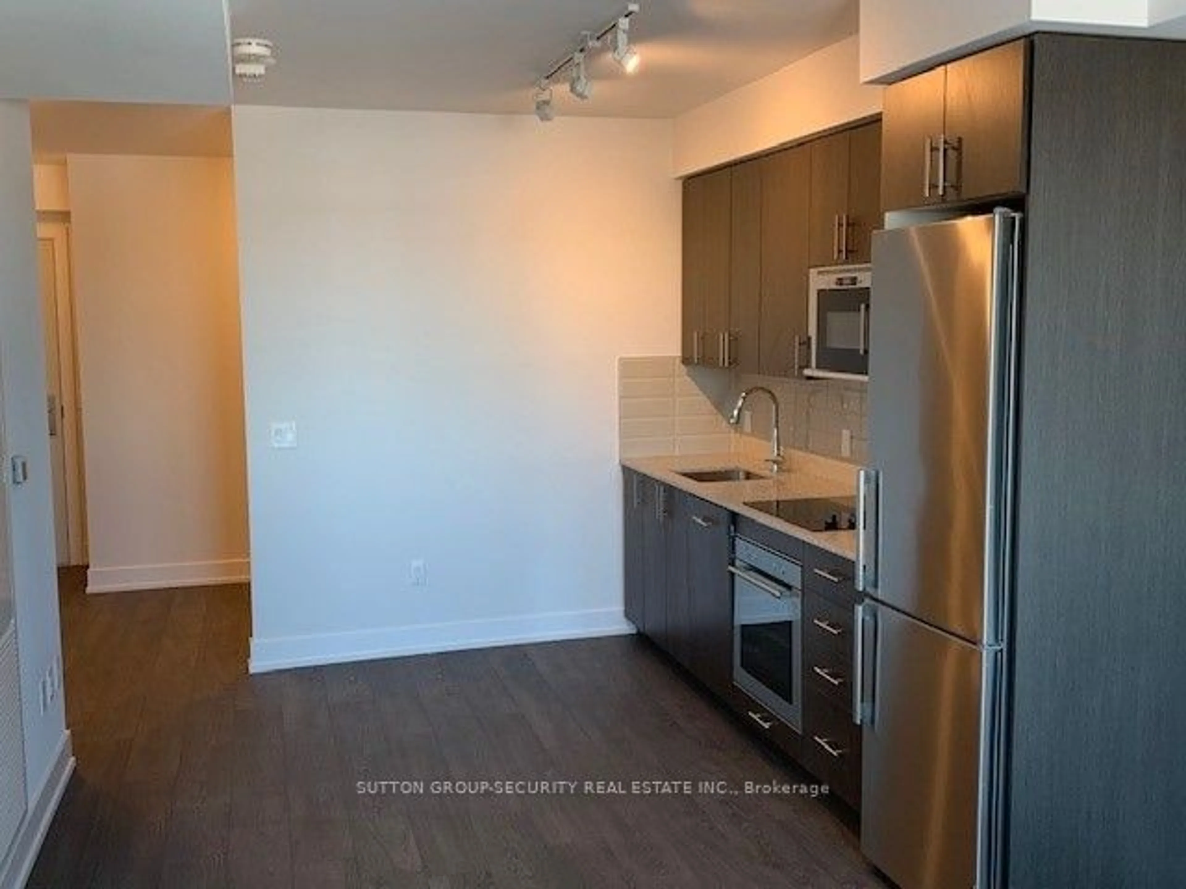 Standard kitchen for 2550 Simcoe St #1913, Oshawa Ontario L1L 0R5