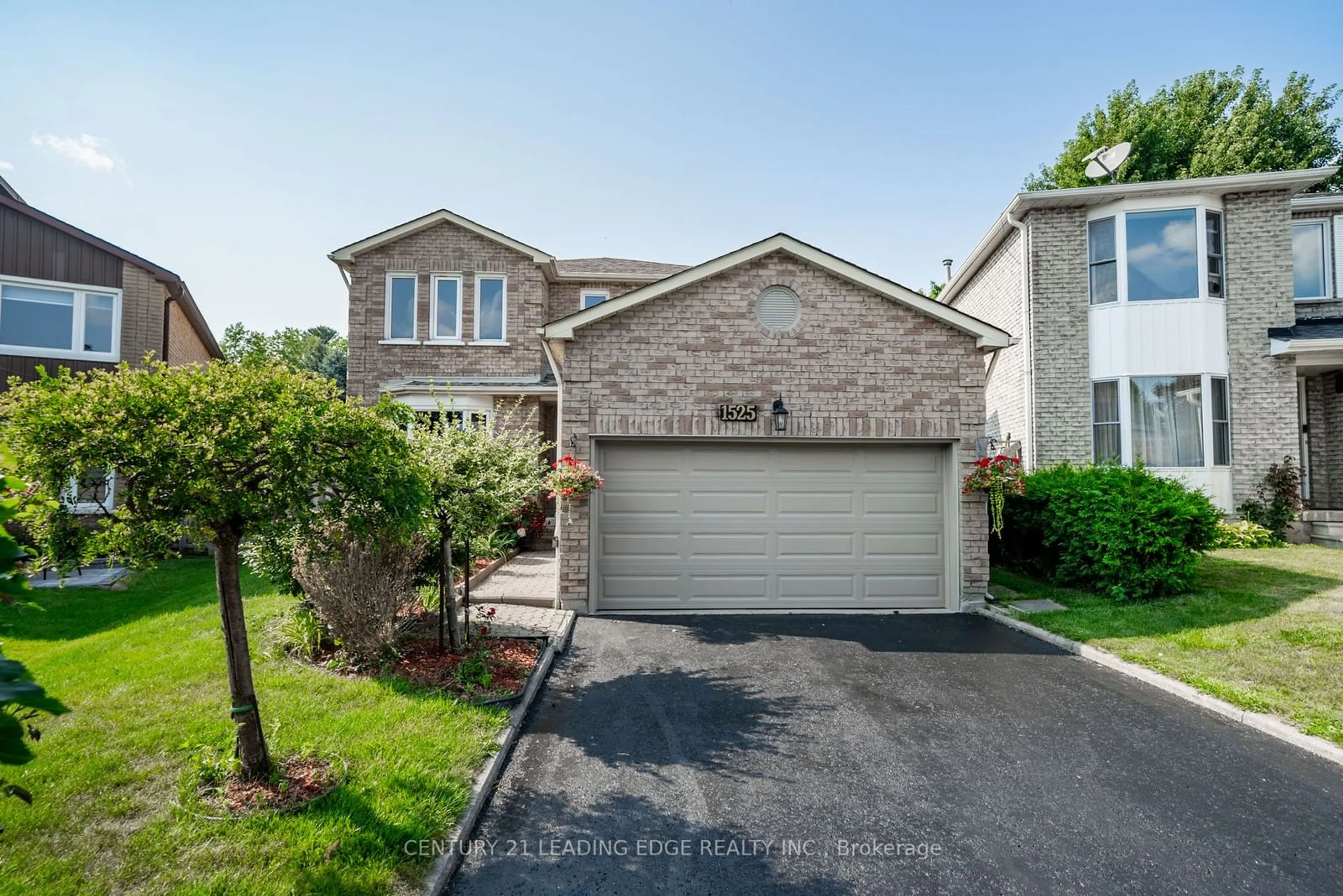 Frontside or backside of a home for 1525 Somergrove Cres, Pickering Ontario L1X 2K8
