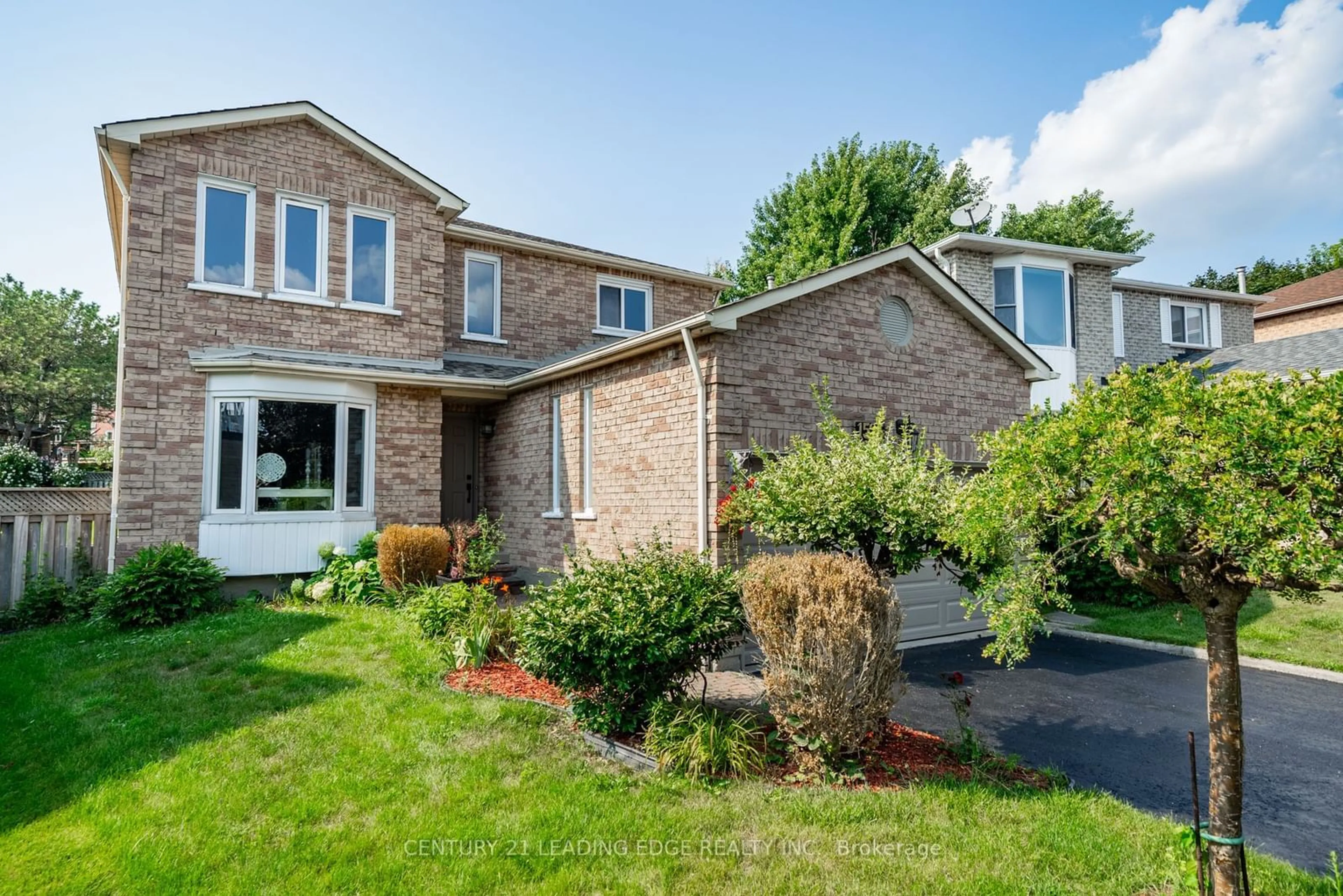Home with brick exterior material for 1525 Somergrove Cres, Pickering Ontario L1X 2K8