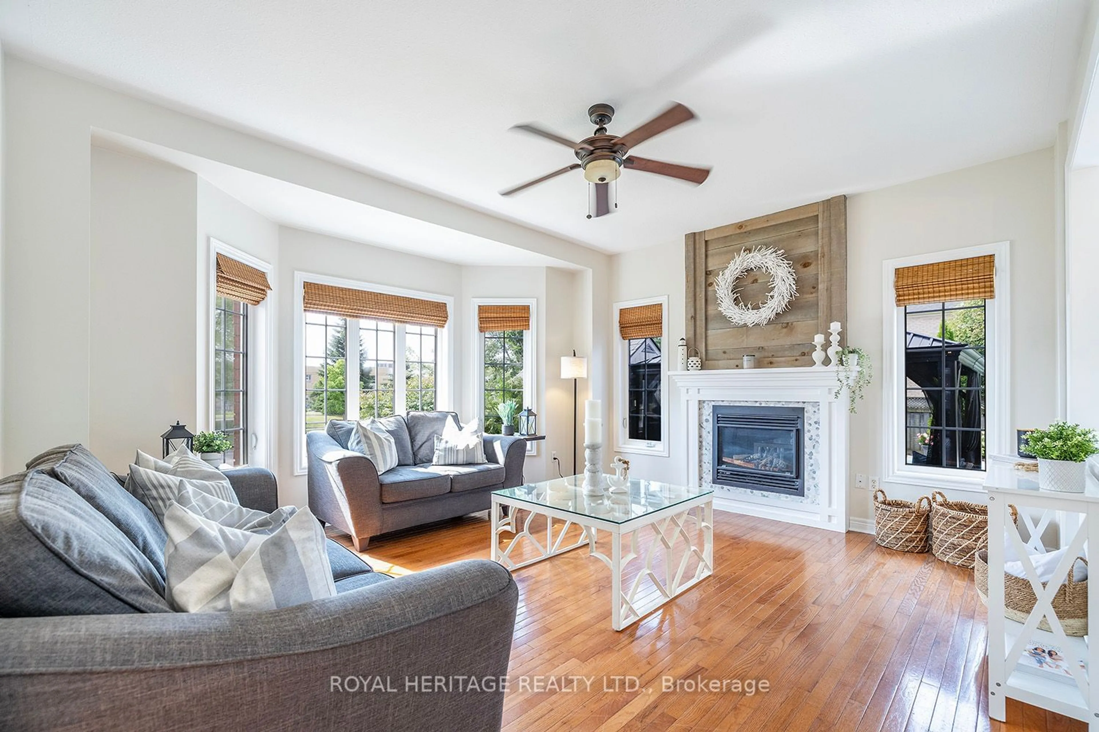 Living room for 78 Meadowglade Rd, Clarington Ontario L1E 3H9