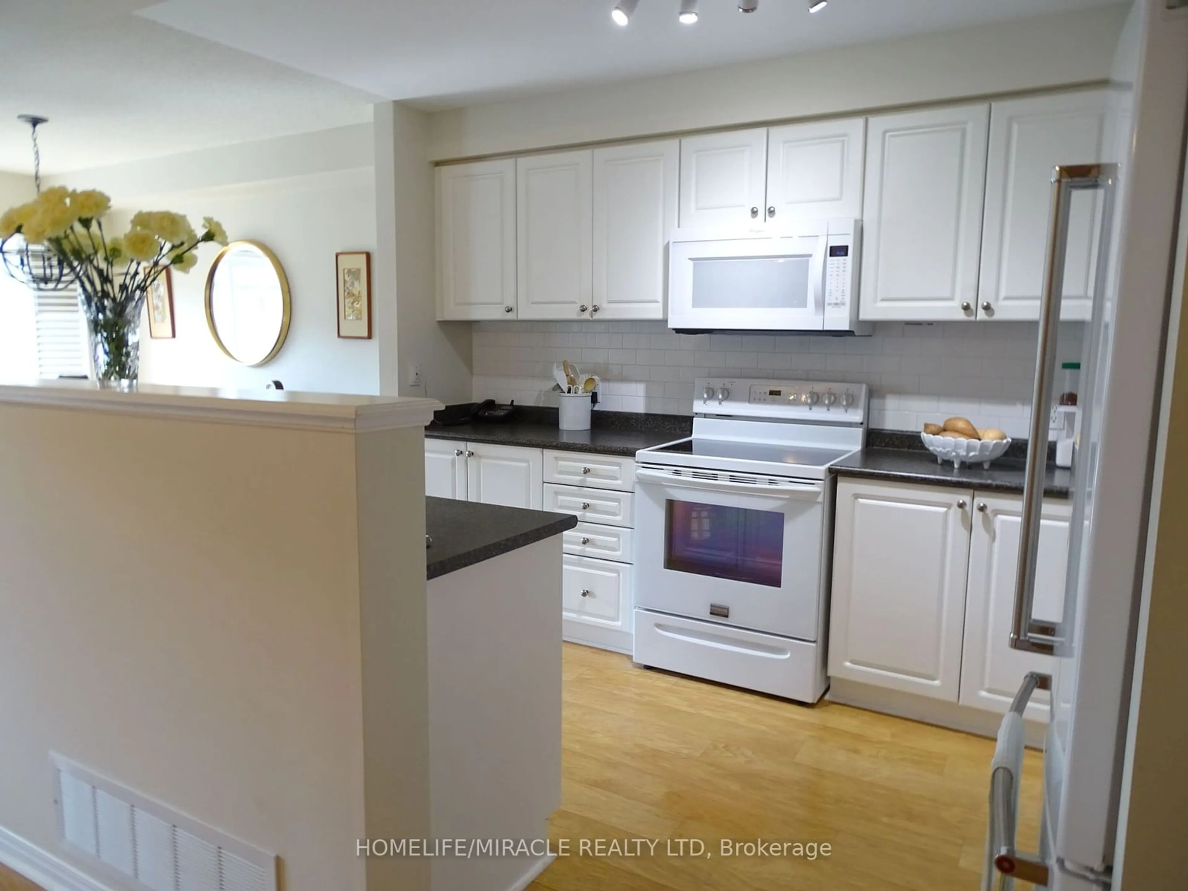 Standard kitchen for 1131 Ormond Dr #66, Oshawa Ontario L1K 0K5