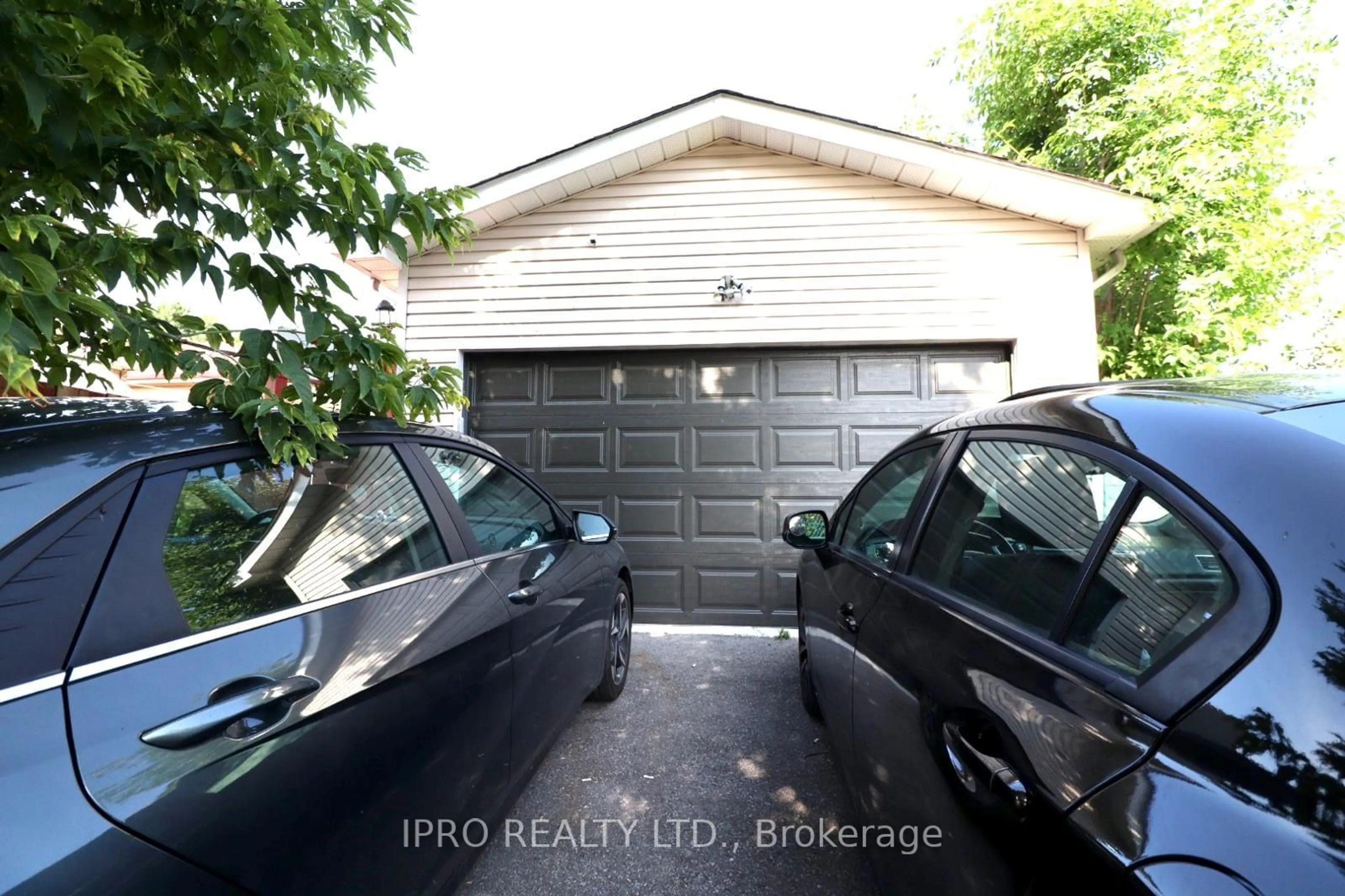 Indoor garage for 1 Century Dr, Toronto Ontario M1K 4J5