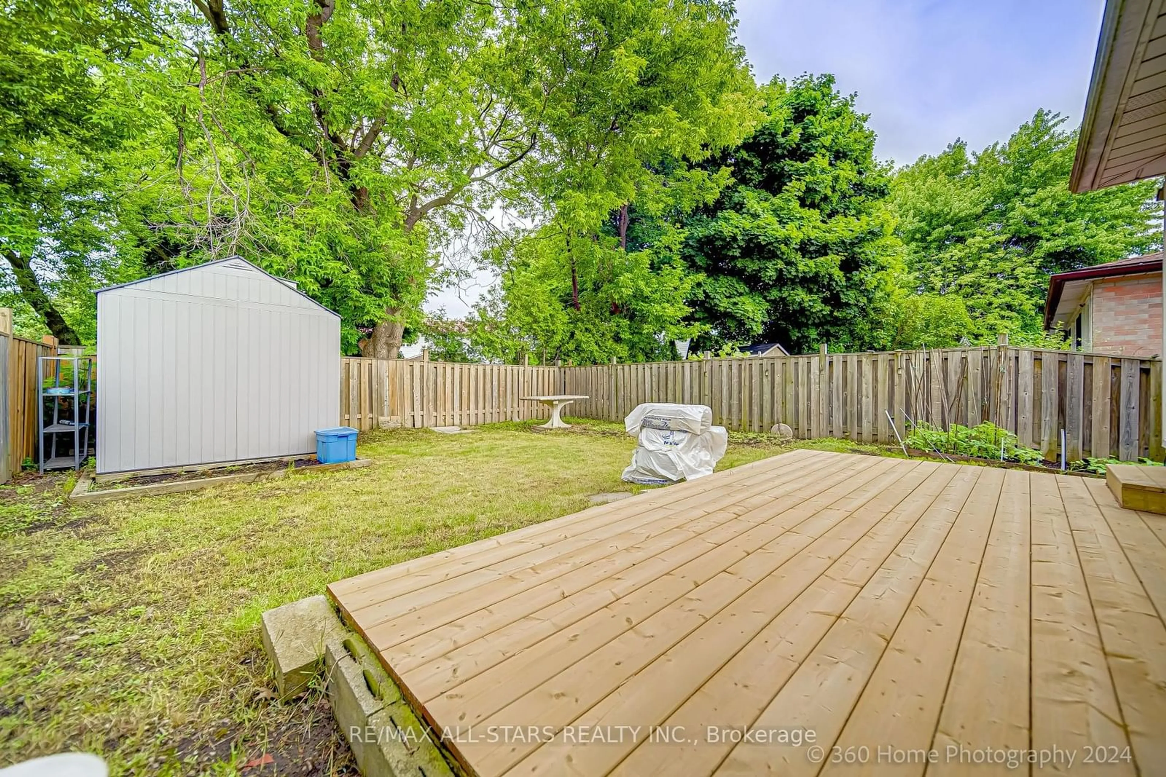 Fenced yard for 4 WICKSON Tr, Toronto Ontario M1B 1M2