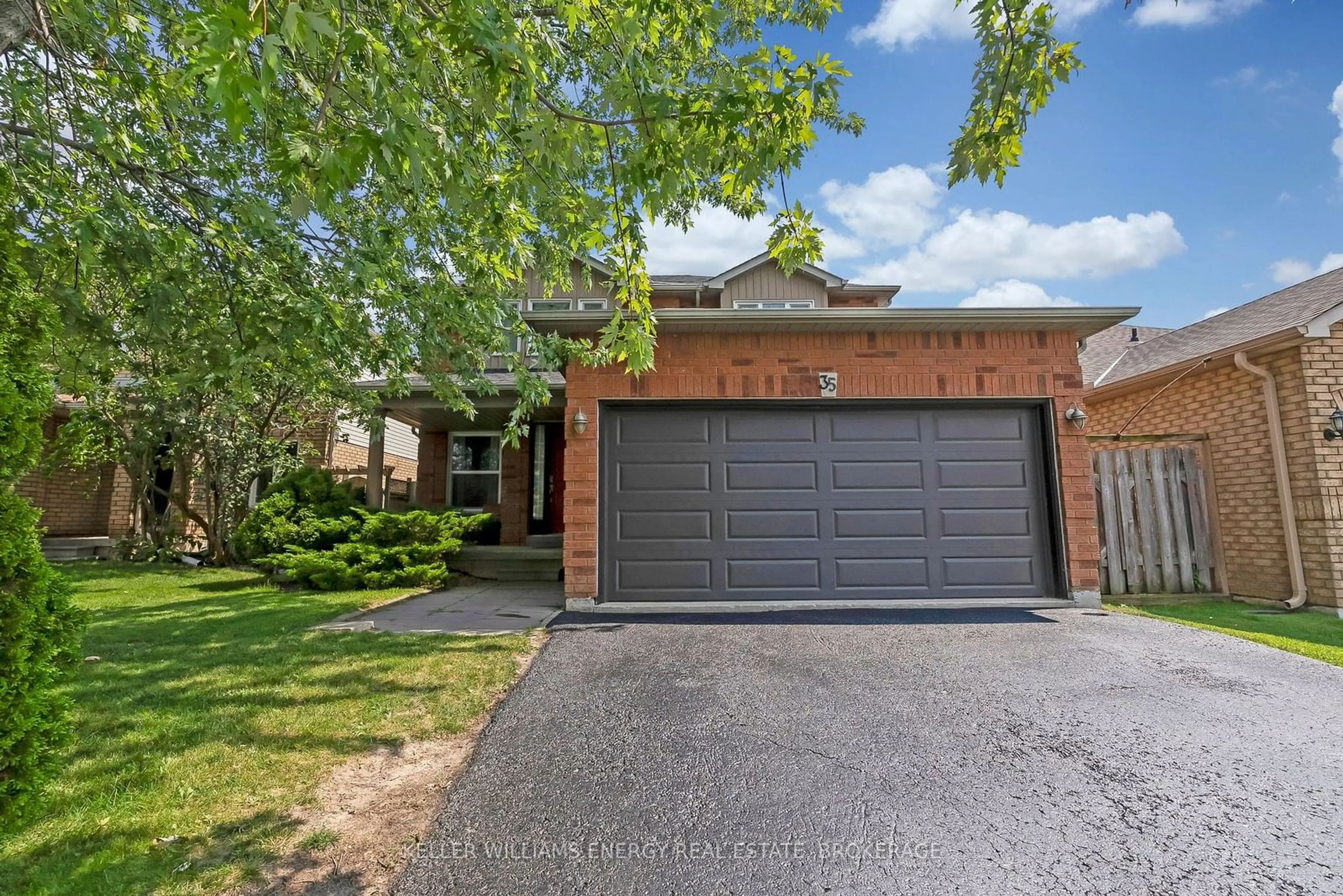 Home with brick exterior material for 35 Goodwin Ave, Clarington Ontario L1C 4Z5