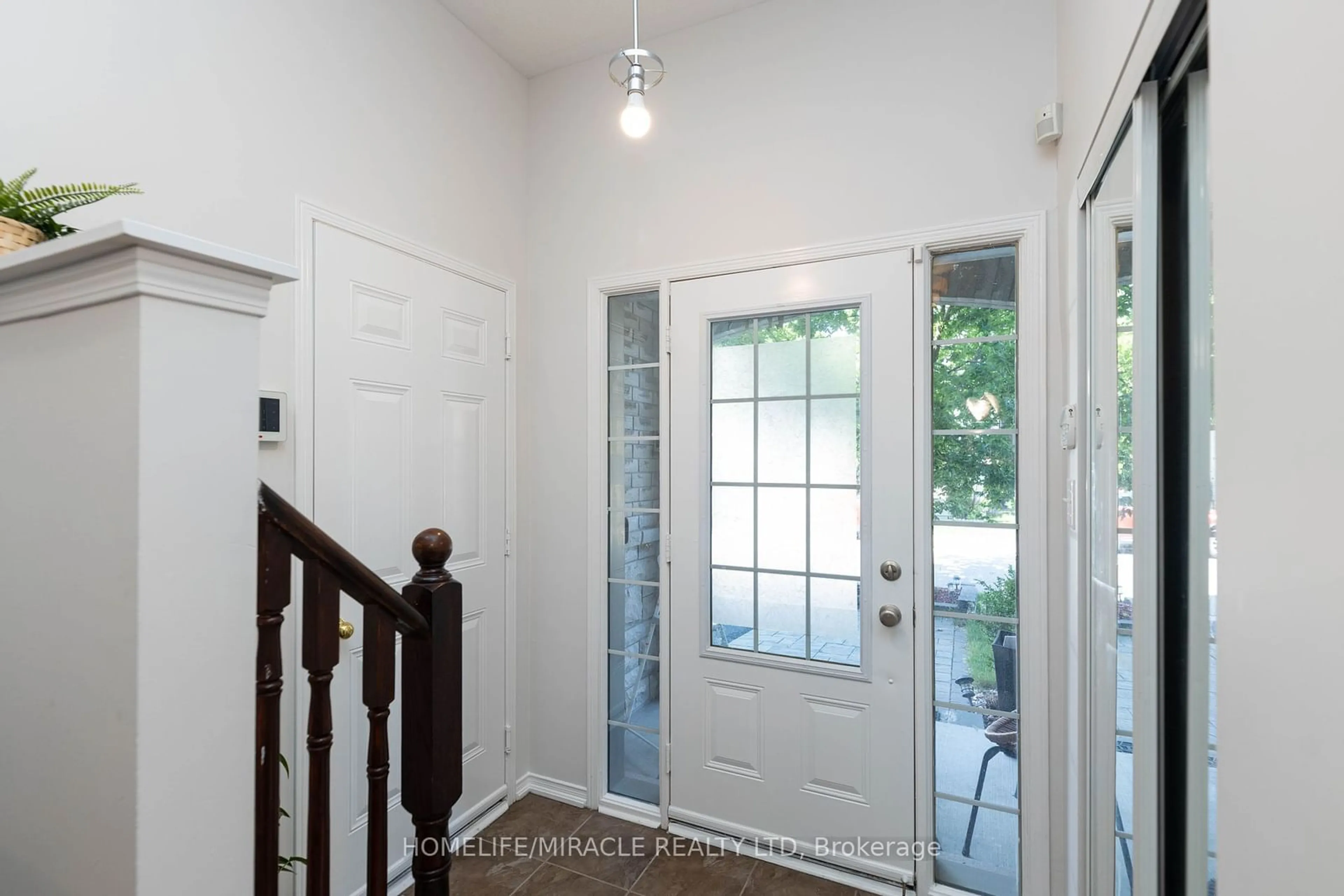 Indoor entryway for 37 Blunden Rd, Ajax Ontario L1Z 0K8