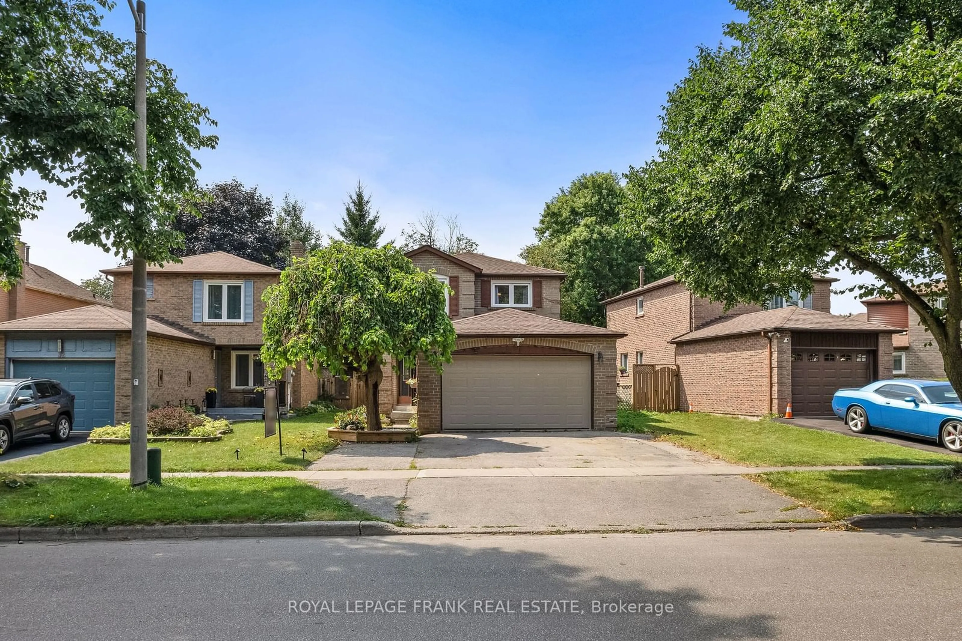 Frontside or backside of a home for 34 Radford Dr, Ajax Ontario L1T 2H8