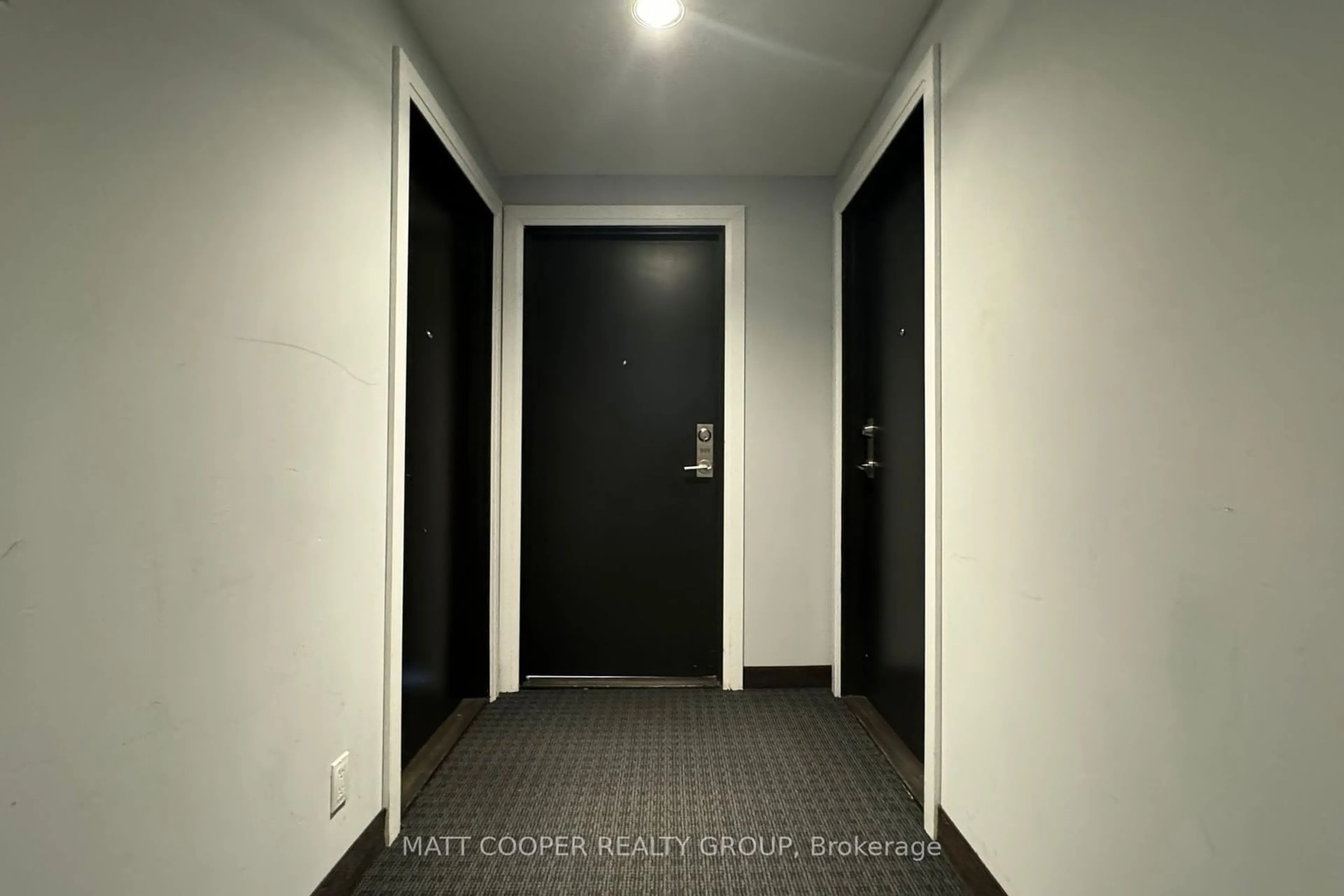 Indoor foyer for 22 East Haven Dr #909, Toronto Ontario M1N 0B4