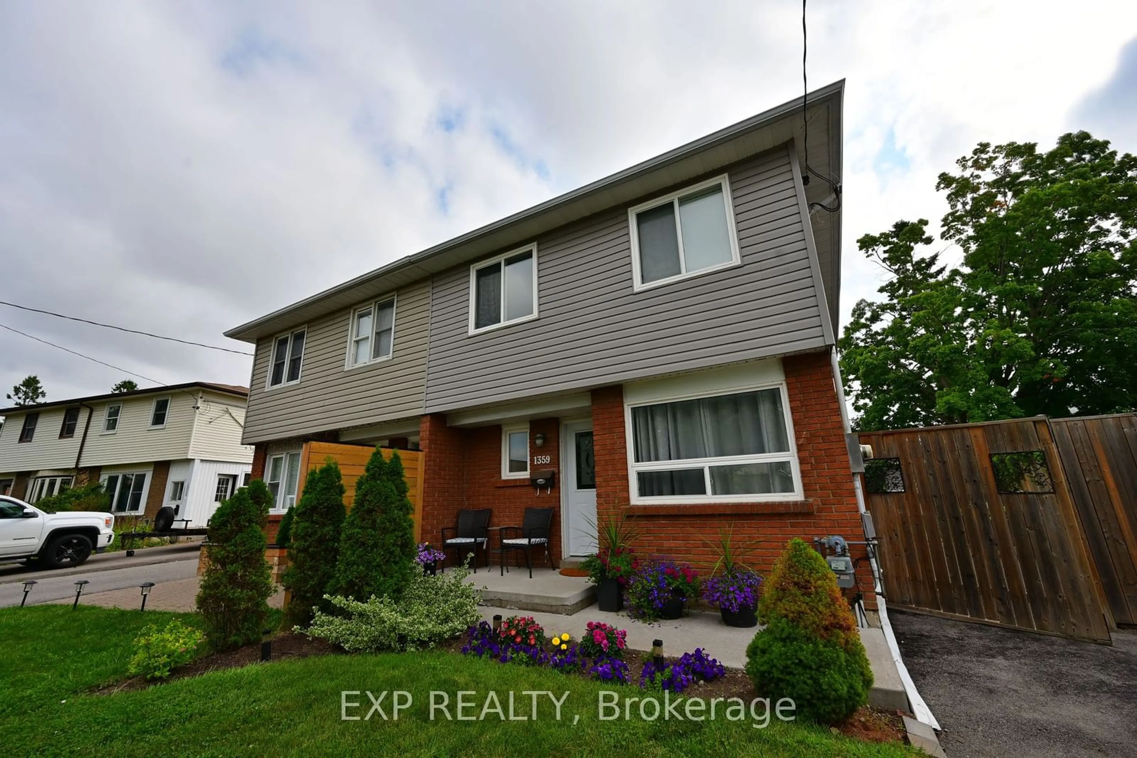 Frontside or backside of a home for 1359 Tremblay St, Oshawa Ontario L1J 3X4