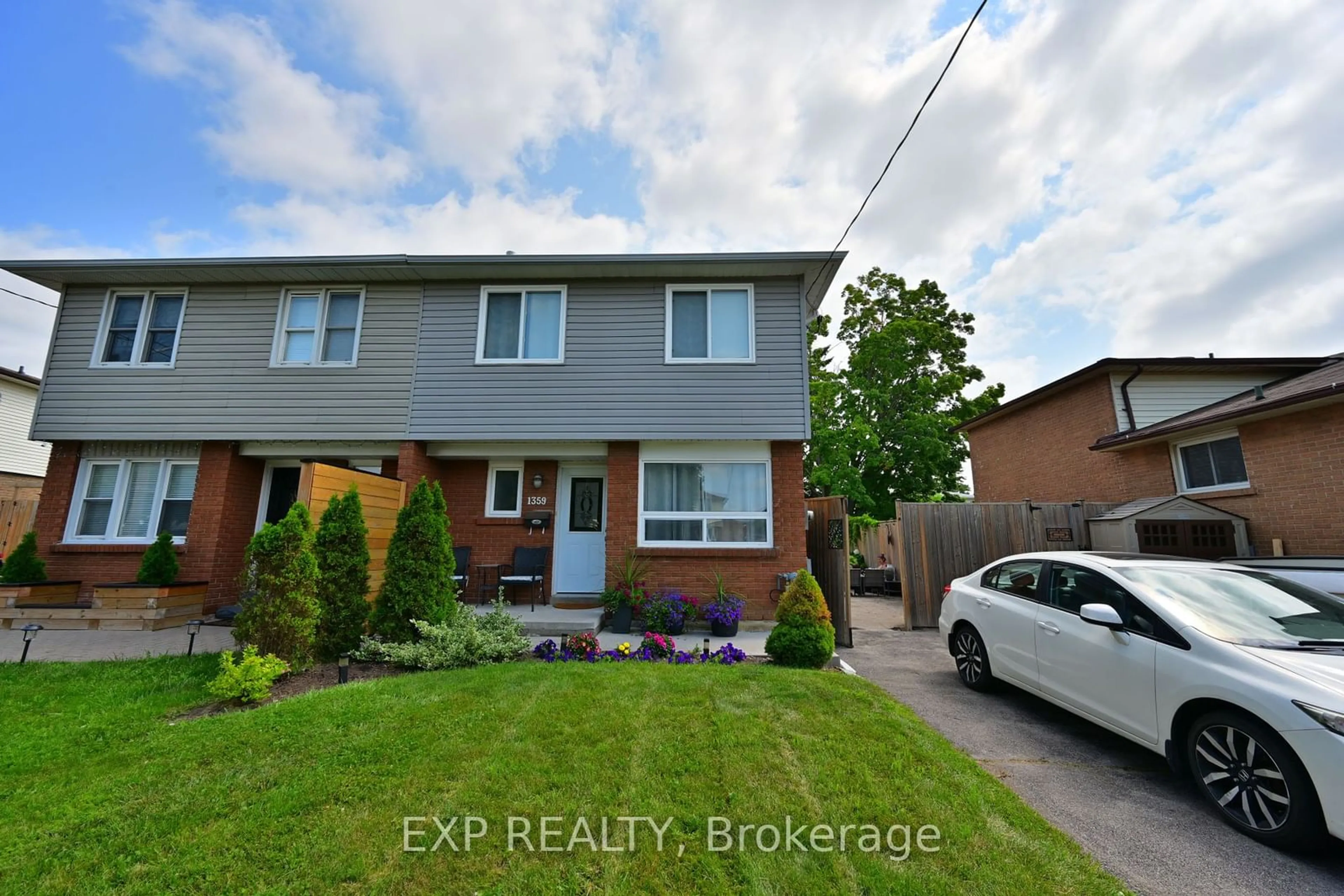 Frontside or backside of a home for 1359 Tremblay St, Oshawa Ontario L1J 3X4