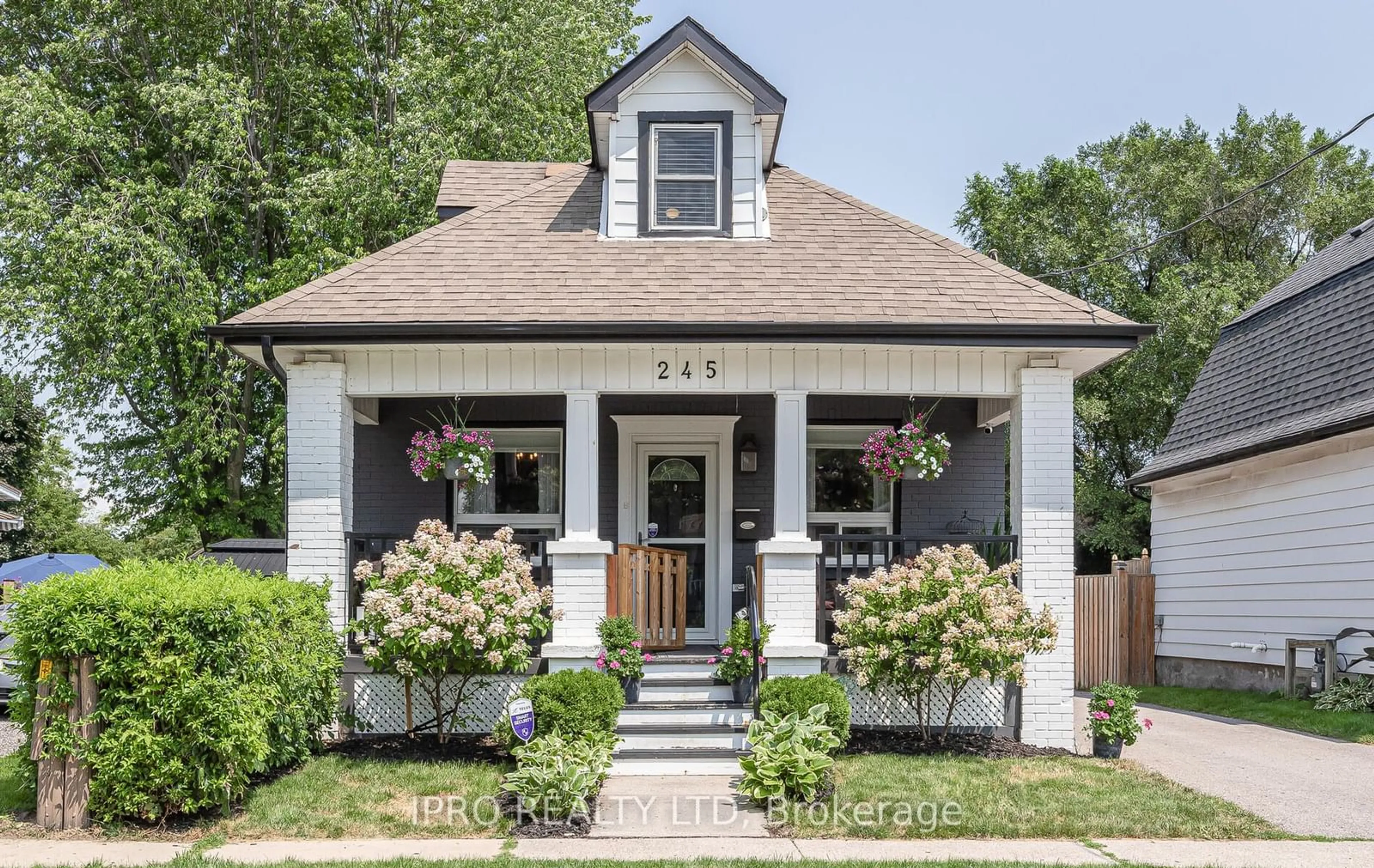 Frontside or backside of a home for 245 Burk St, Oshawa Ontario L1J 4C2