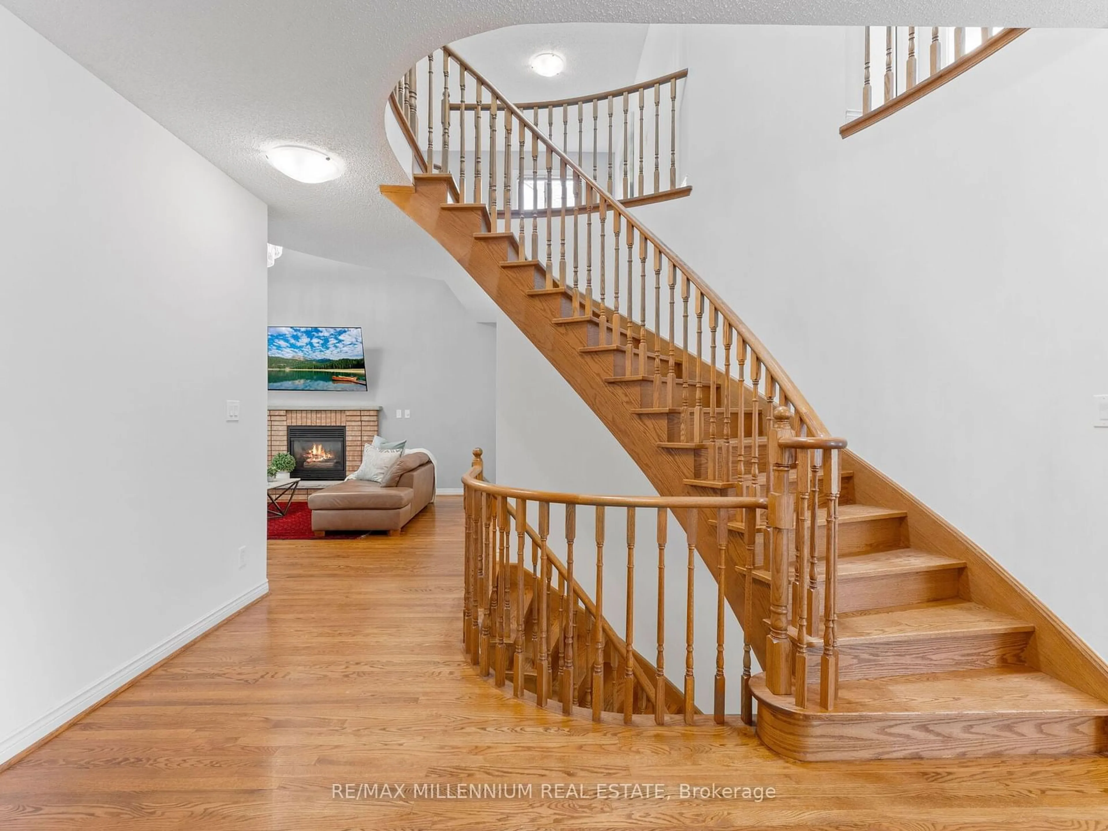 Stairs for 833 Primrose Crt, Pickering Ontario L1X 2S7