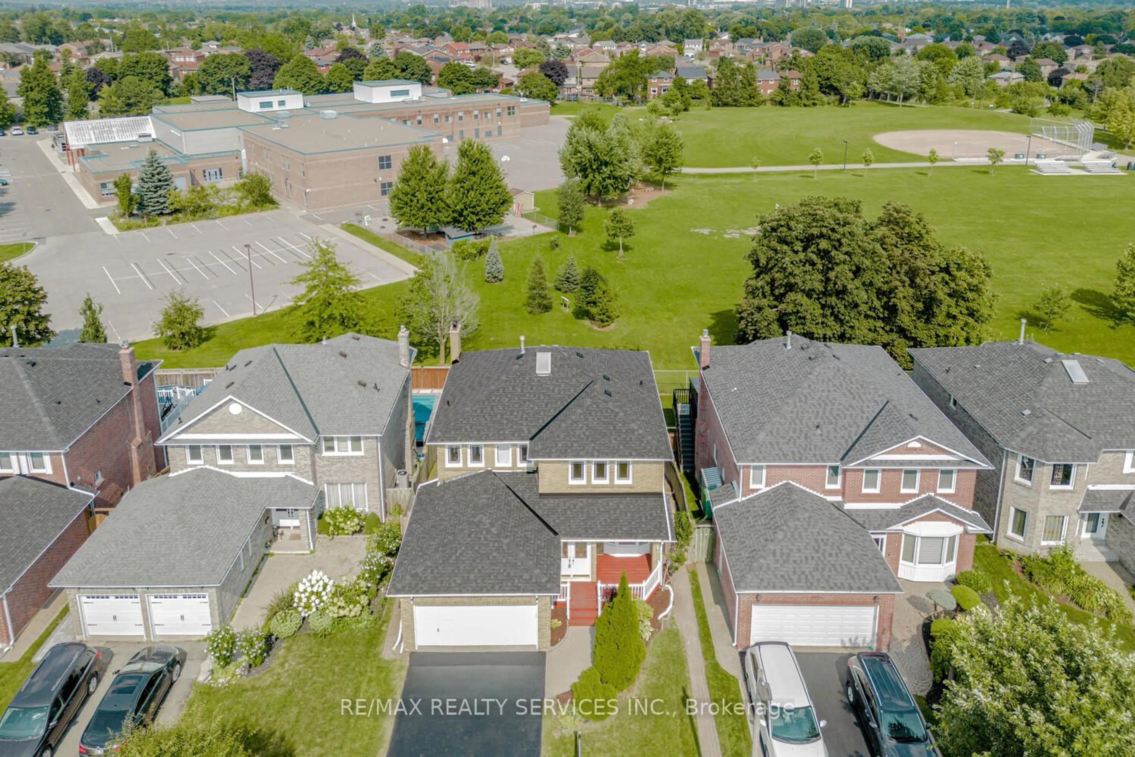 Frontside or backside of a home for 1752 Broadoak Cres, Pickering Ontario L1V 4S2