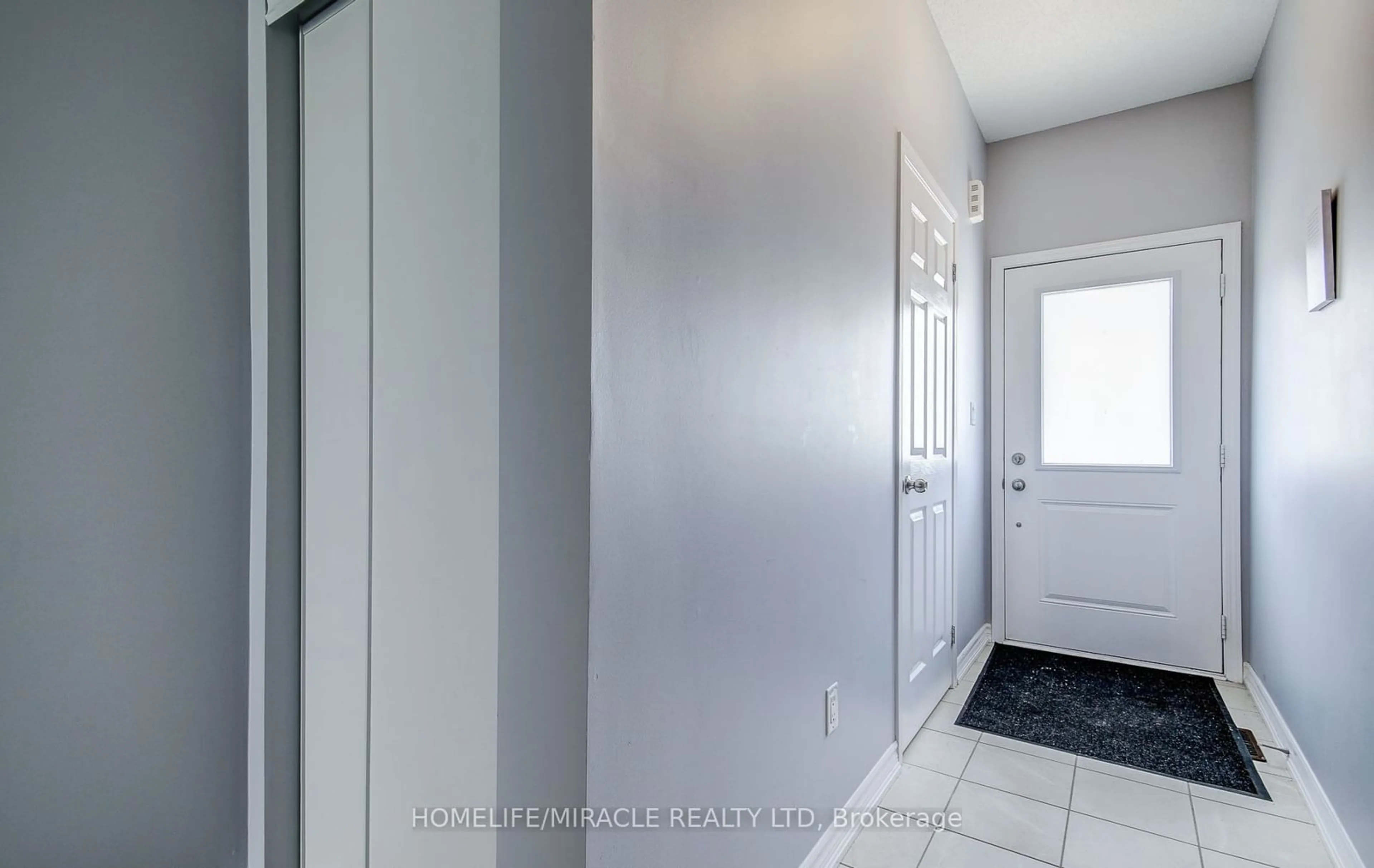 Indoor entryway for 21 Prospect Way, Whitby Ontario L1N 0L4