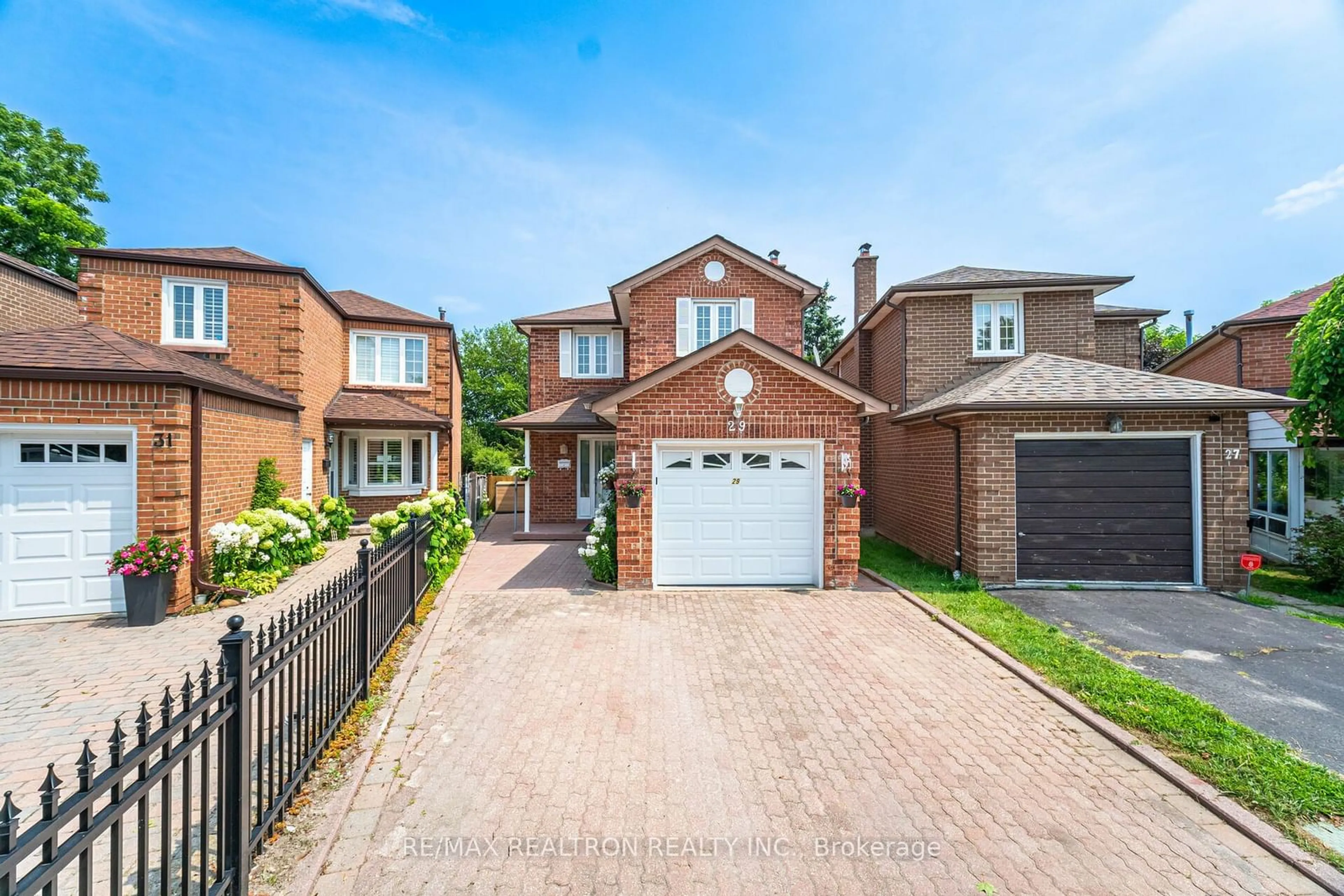 Home with brick exterior material for 29 Mansewood Gdns, Toronto Ontario M1E 5A4