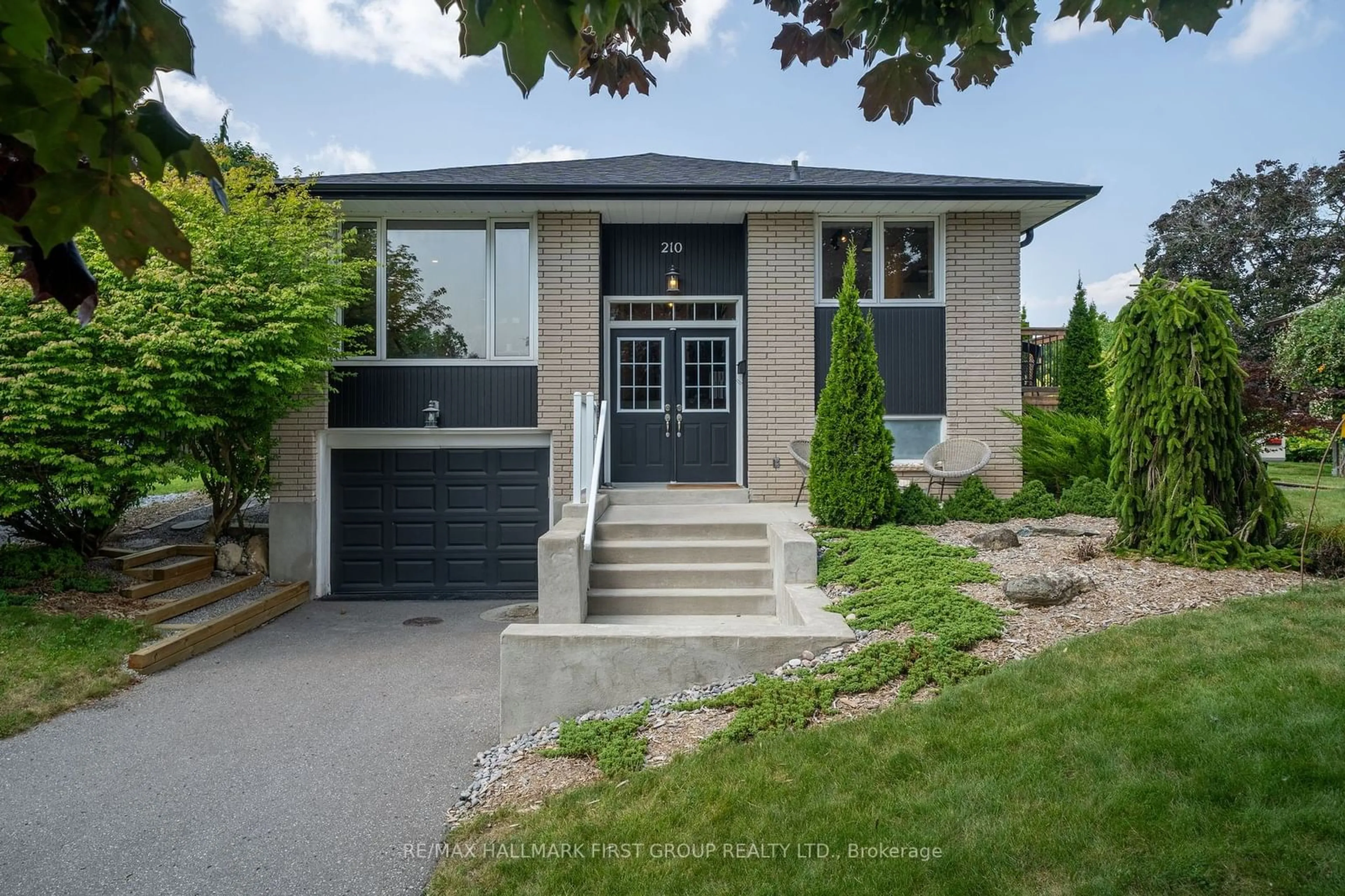 Home with brick exterior material for 210 Violet Crt, Oshawa Ontario L1G 3E5