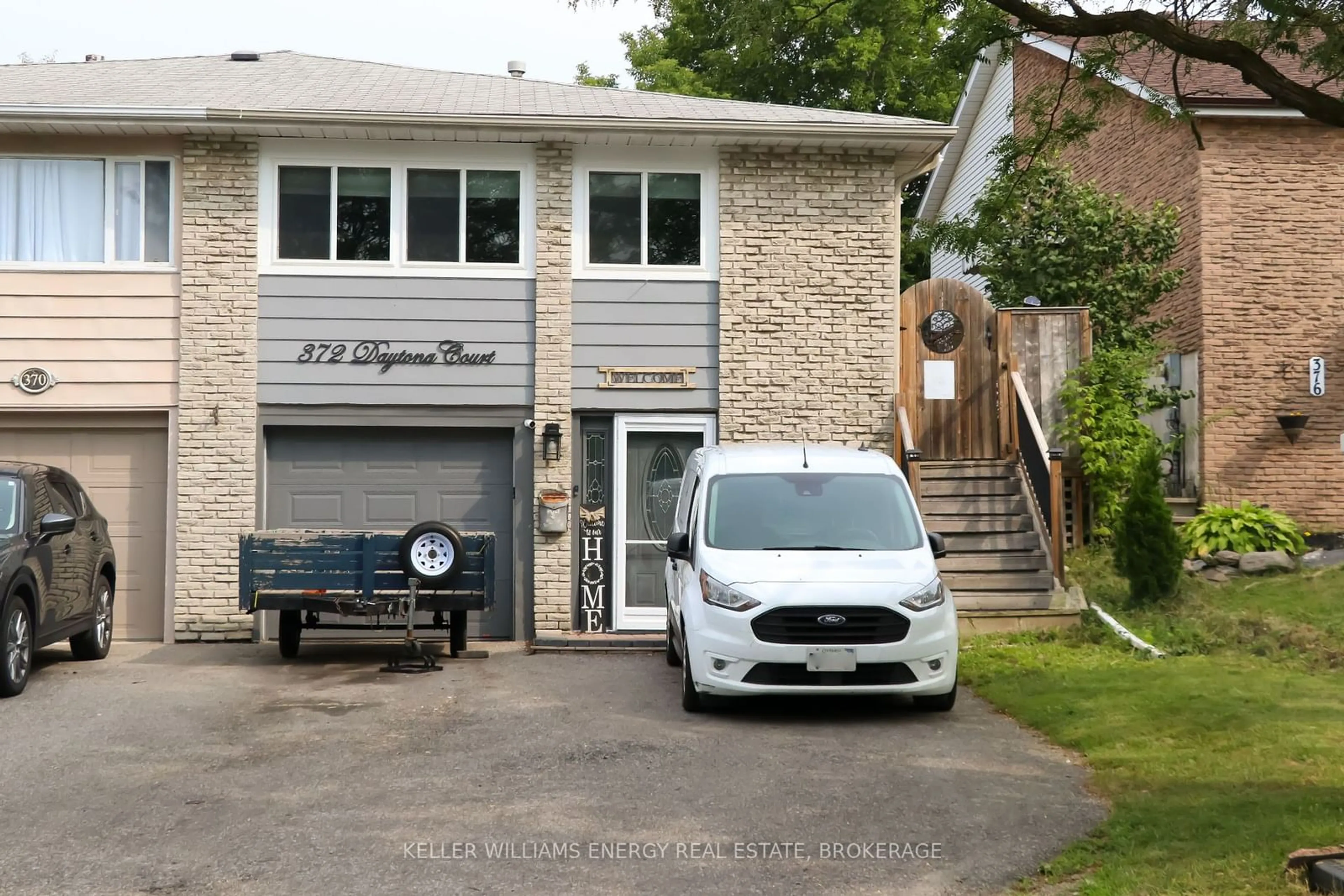 A pic from exterior of the house or condo for 372 Daytona Crt, Oshawa Ontario L1K 1H9