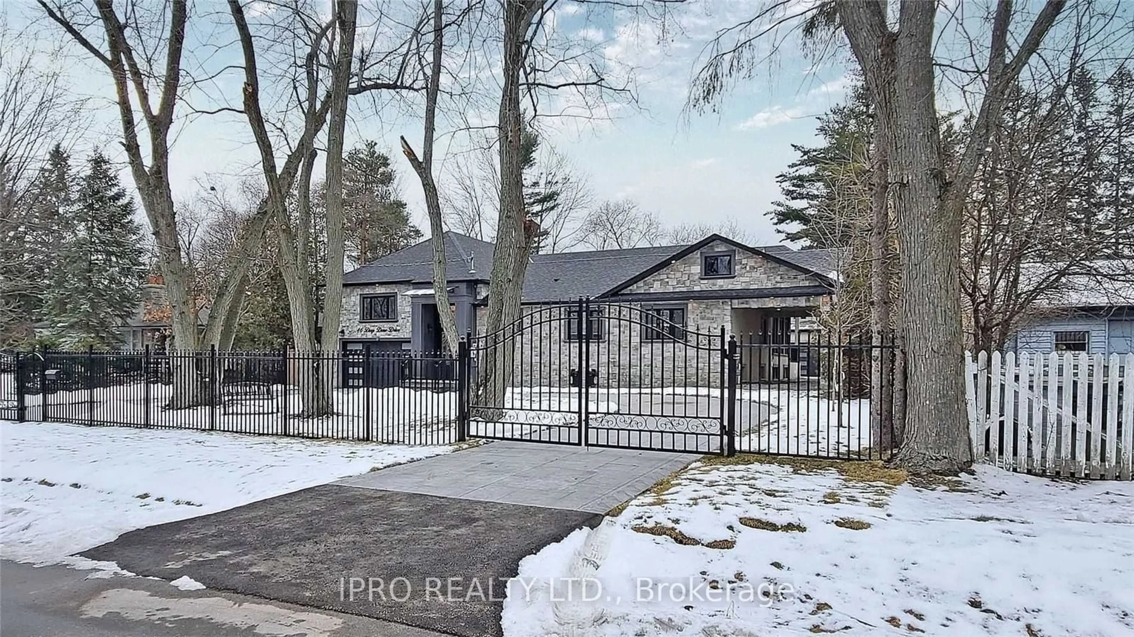 Frontside or backside of a home for 86 Deep Dene Dr, Toronto Ontario M1C 1L7