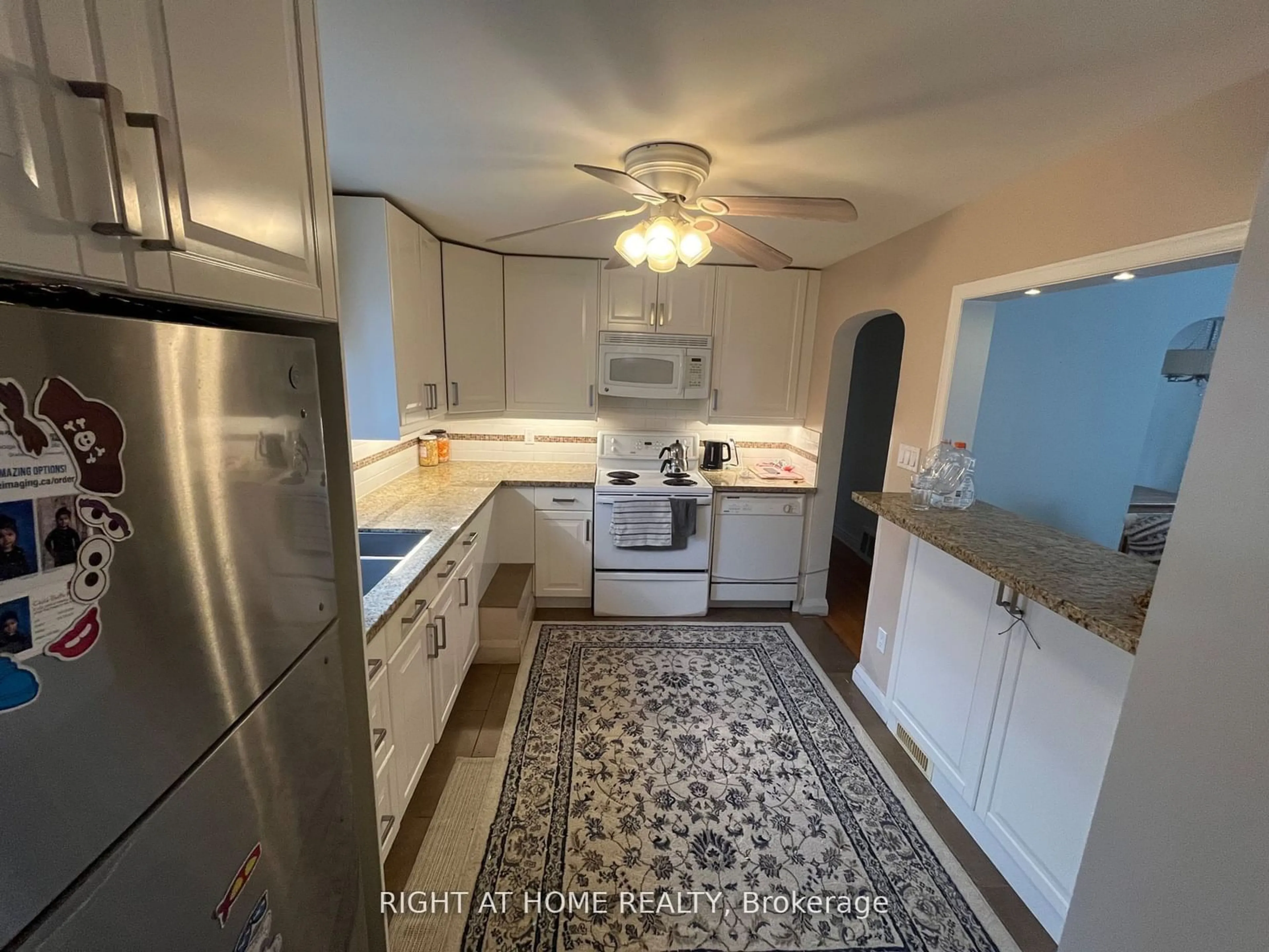 Standard kitchen for 28 Medhurst Rd, Toronto Ontario M4B 1B1