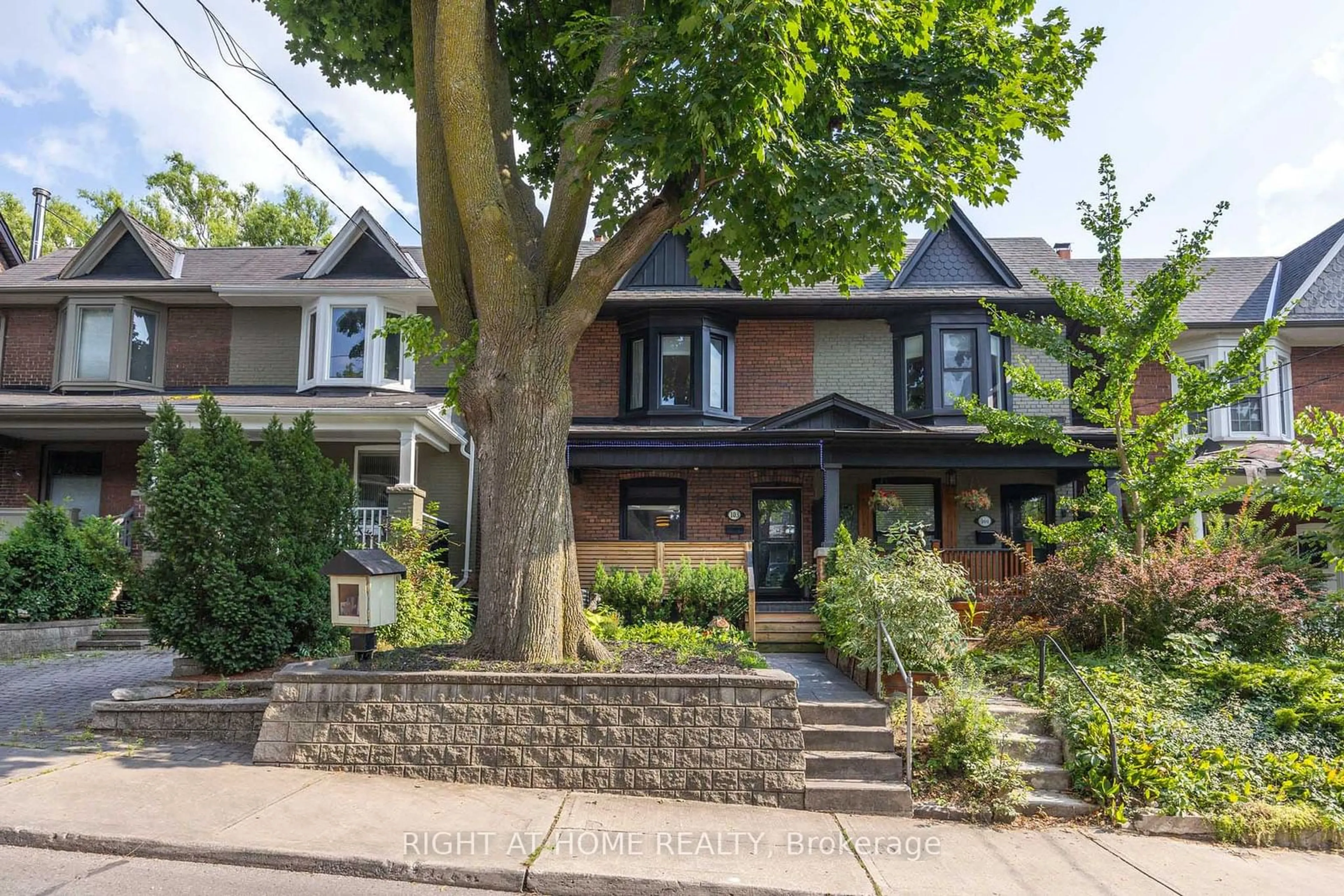 Frontside or backside of a home for 103 Ivy Ave, Toronto Ontario M4L 2H8