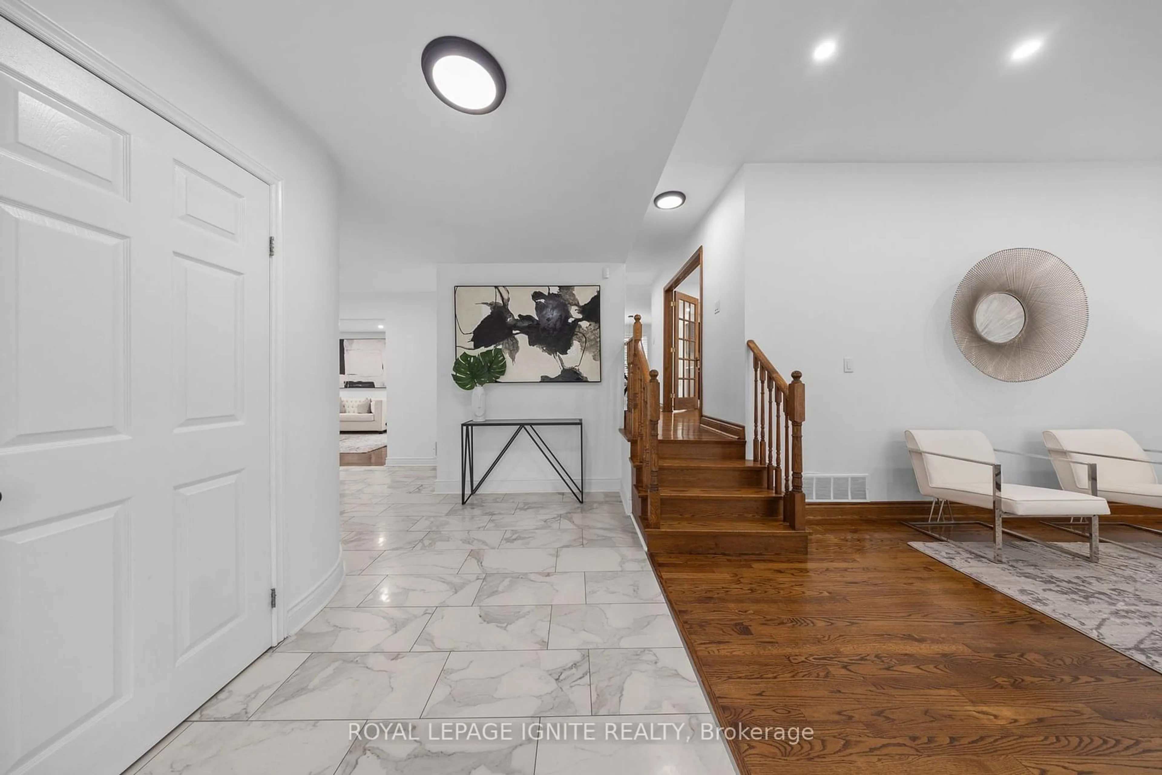 Indoor entryway for 1276 Abbey Rd, Pickering Ontario L1X 1W4