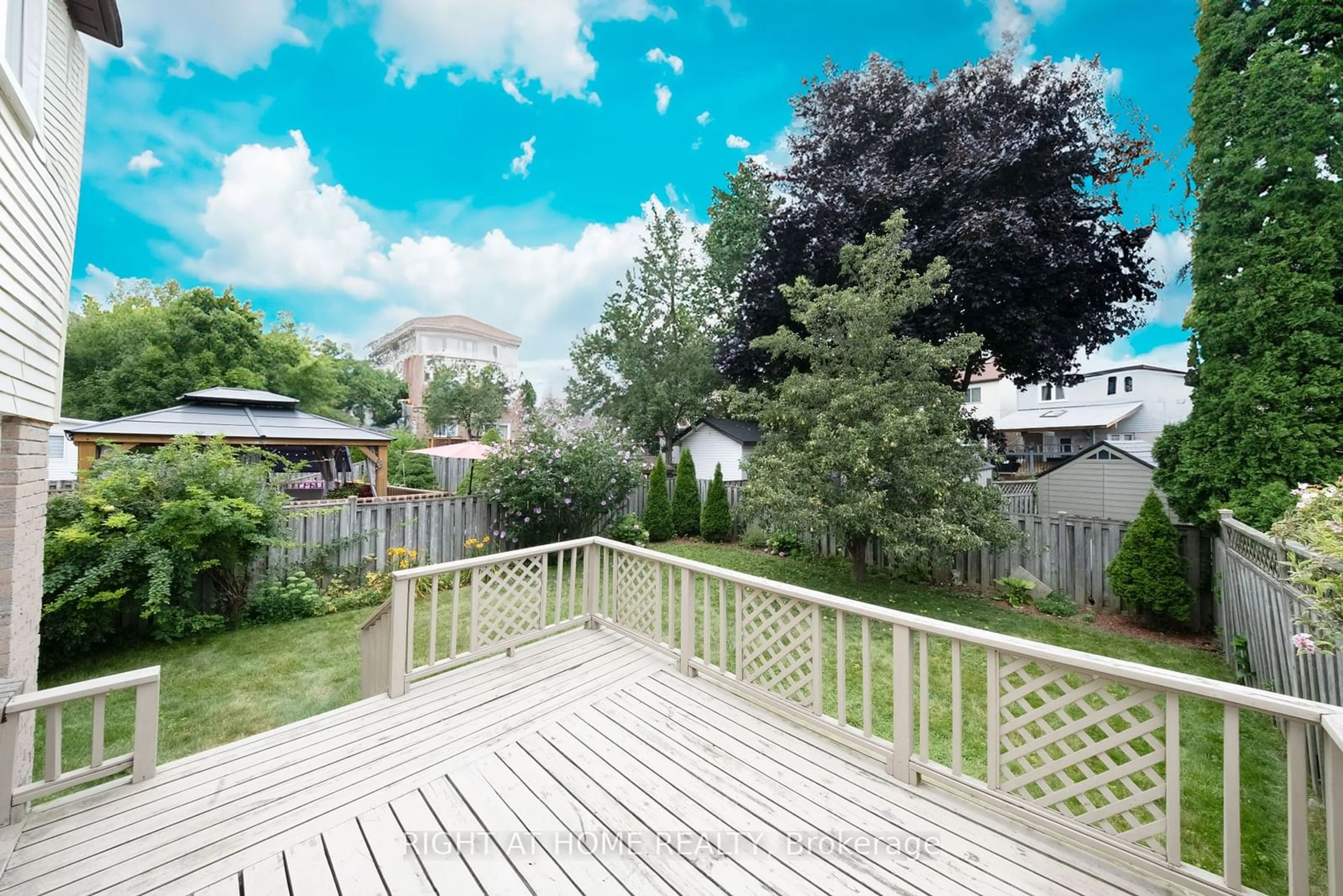 Fenced yard for 9 Shadowood Crt, Toronto Ontario M1B 3X7