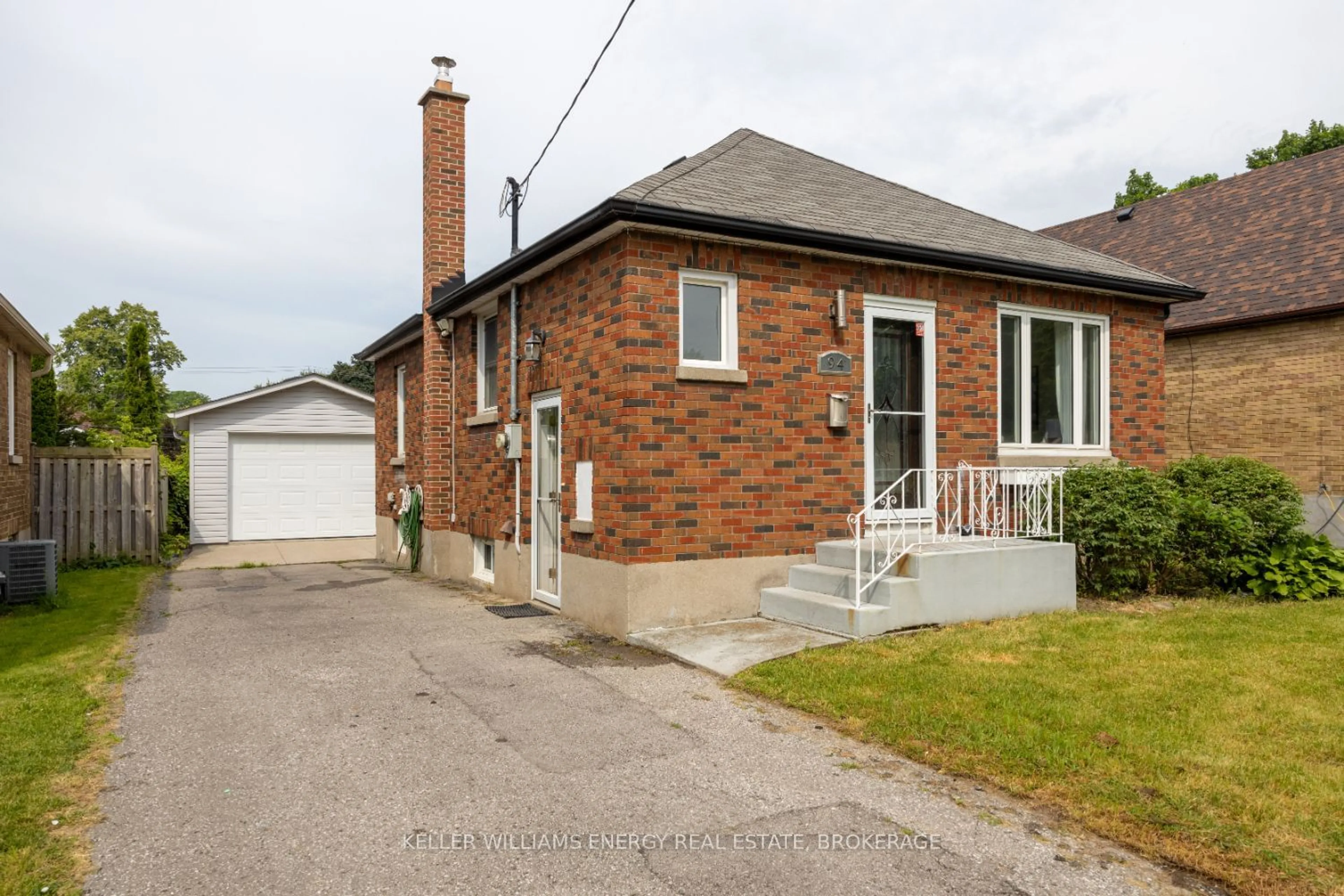 Frontside or backside of a home for 94 Lasalle Ave, Oshawa Ontario L1H 5Y2