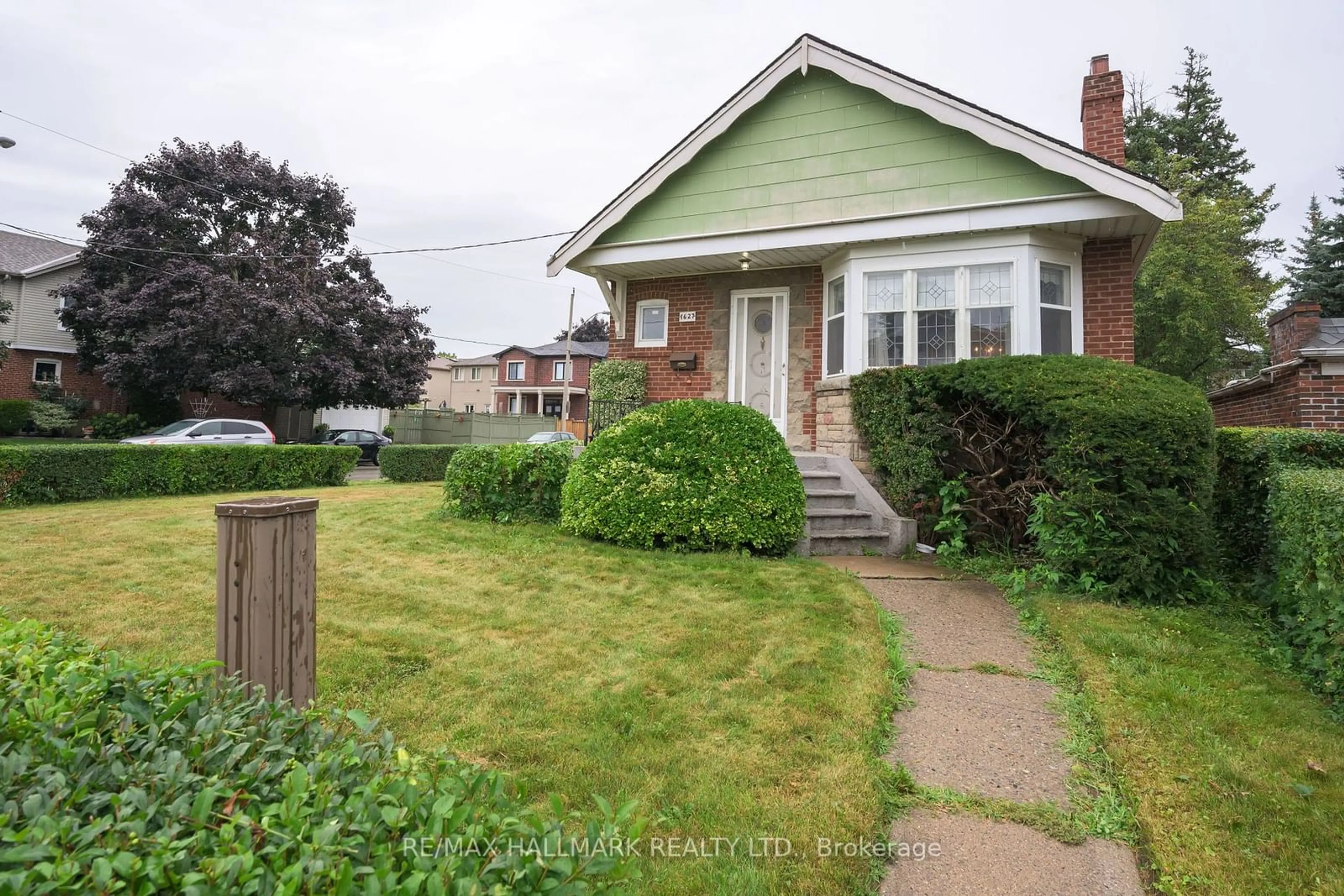 Frontside or backside of a home for 1627 Woodbine Heights Blvd, Toronto Ontario M4B 3A3