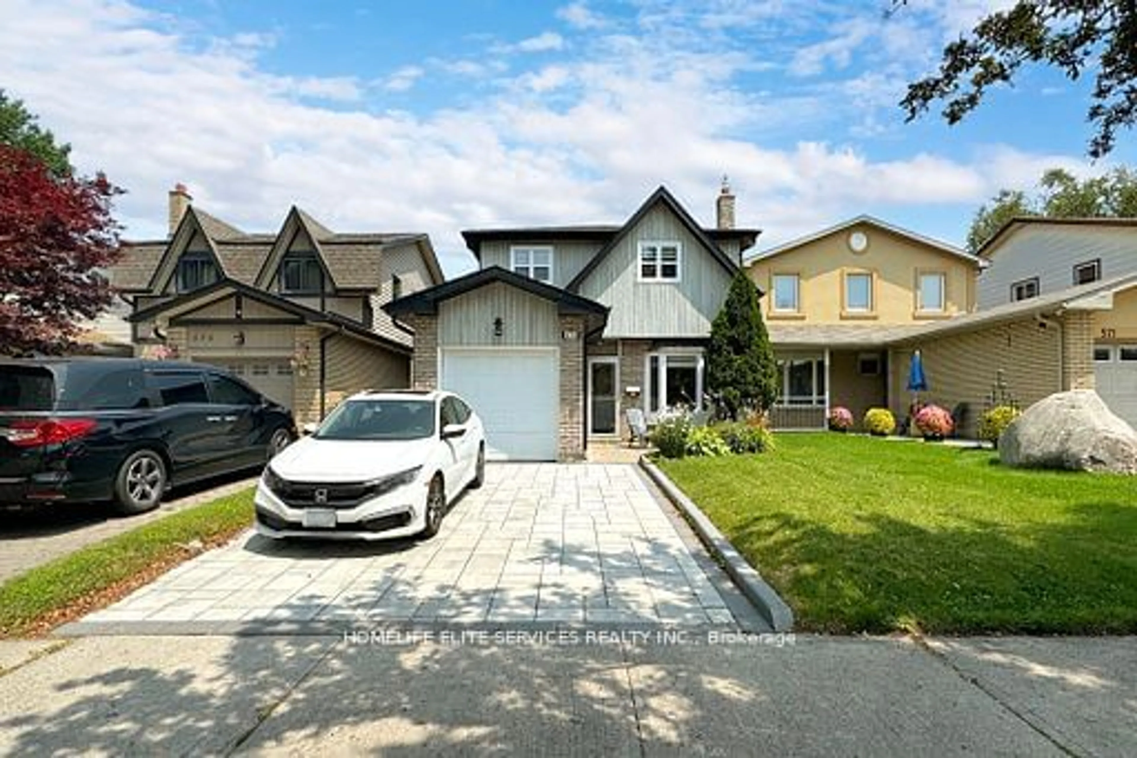 Frontside or backside of a home for 573 Creekview Circ, Pickering Ontario L1W 2Z9