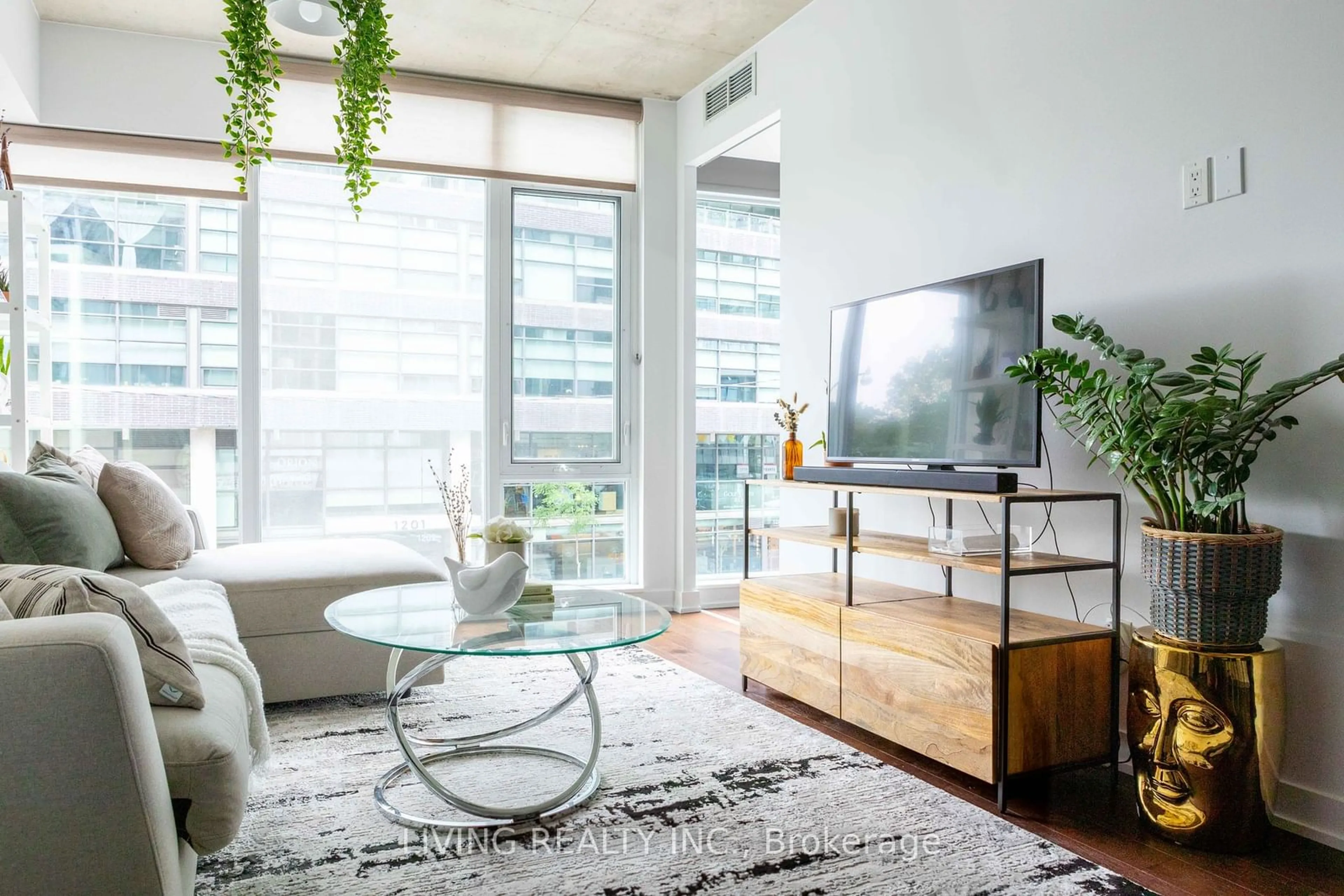 Living room for 1190 Dundas St #208, Toronto Ontario M4M 0C5