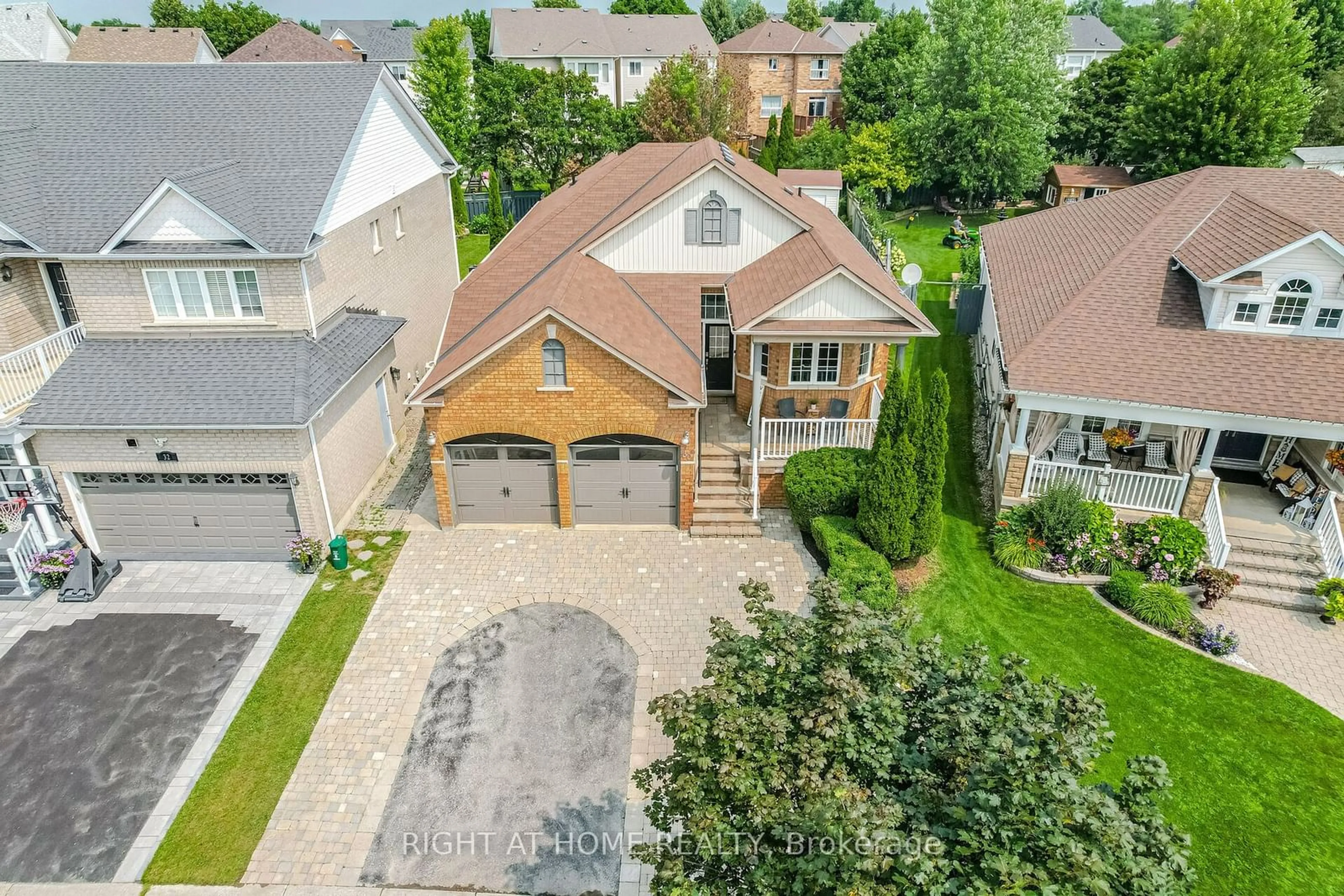 Frontside or backside of a home, the street view for 30 Amanda Ave, Whitby Ontario L1M 1K4