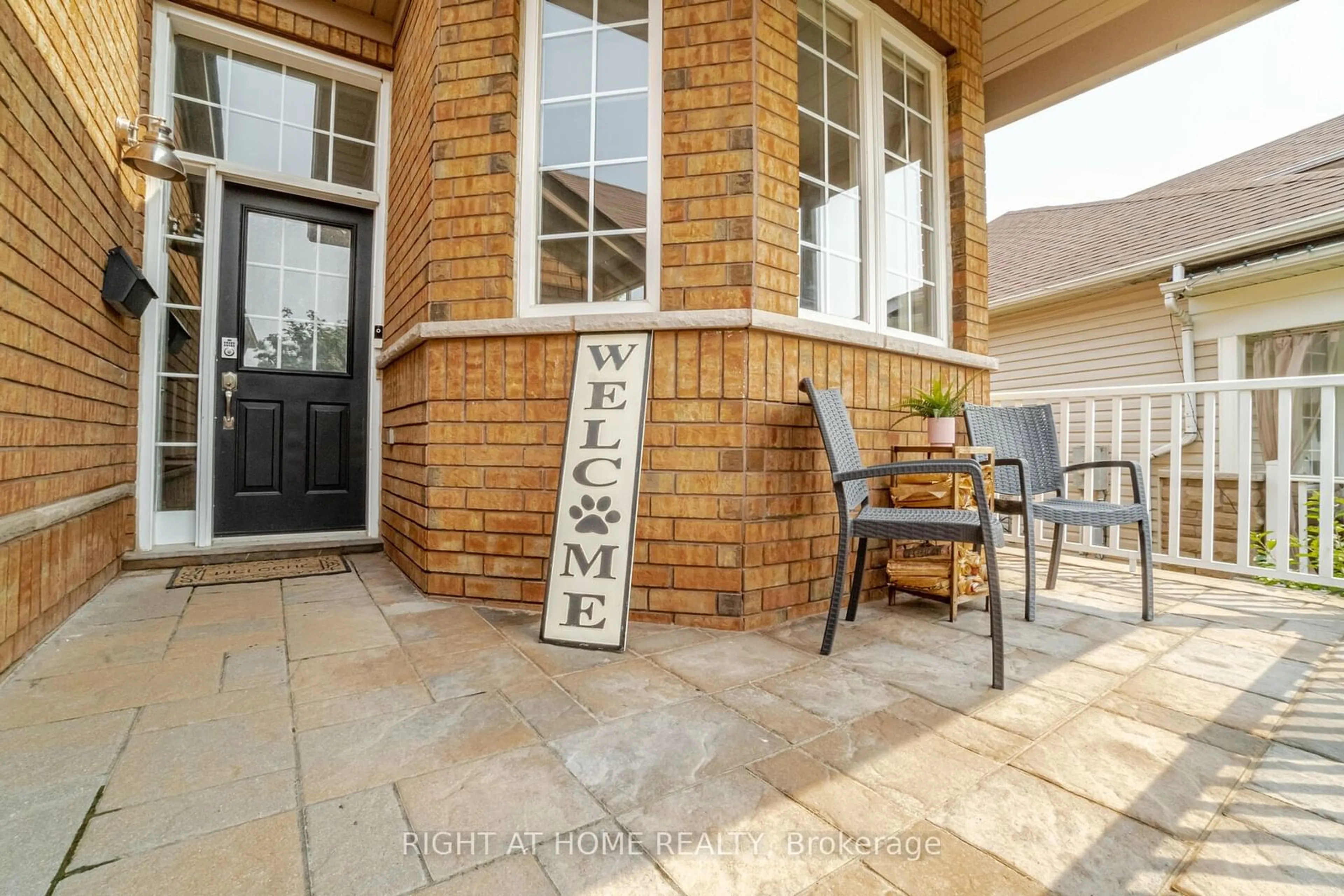 Patio, cottage for 30 Amanda Ave, Whitby Ontario L1M 1K4