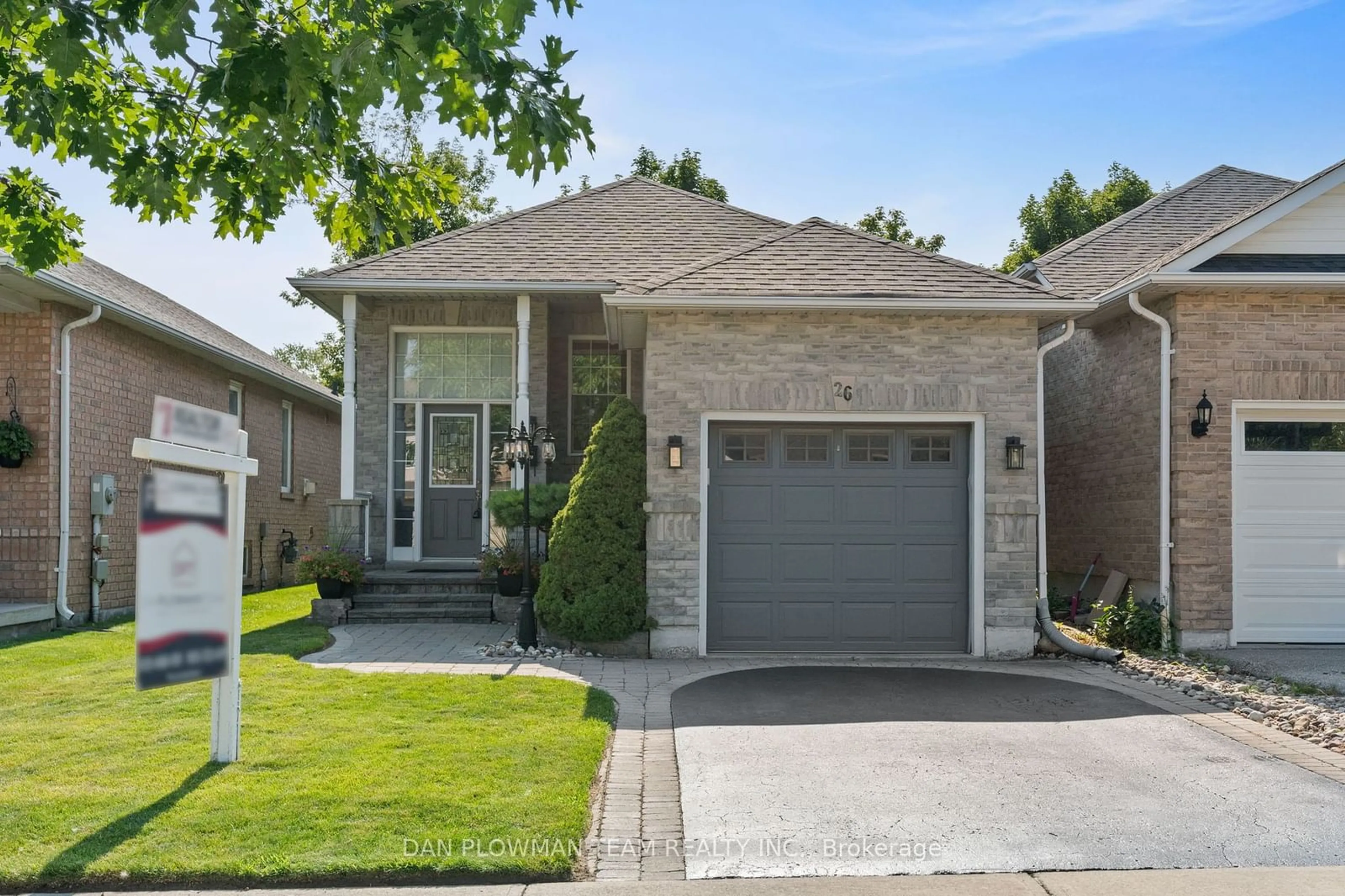 Frontside or backside of a home for 26 Eastfield Cres, Clarington Ontario L1E 3C6