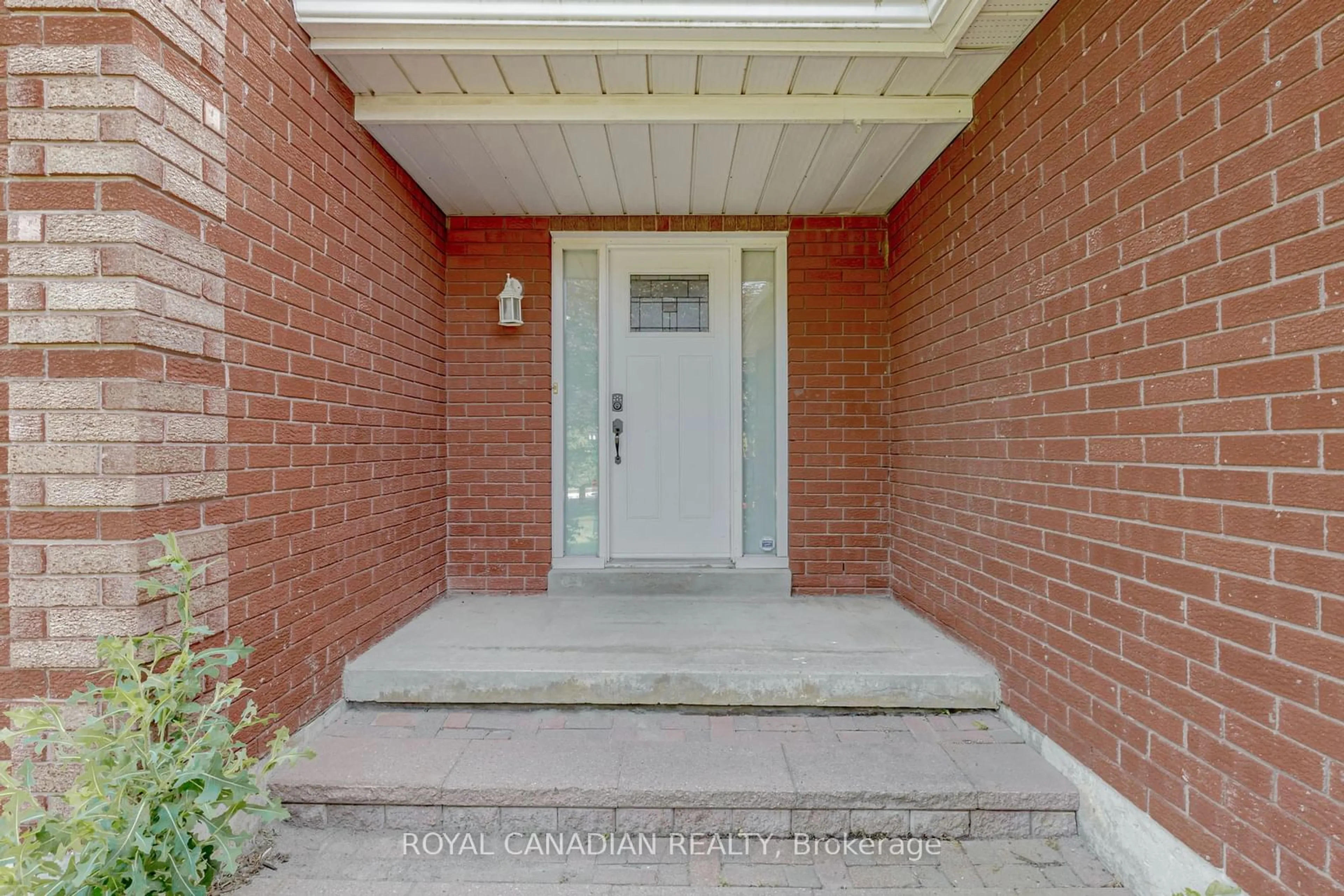 Indoor entryway, cement floor for 1703 Rudell Rd, Clarington Ontario L1B 1G8