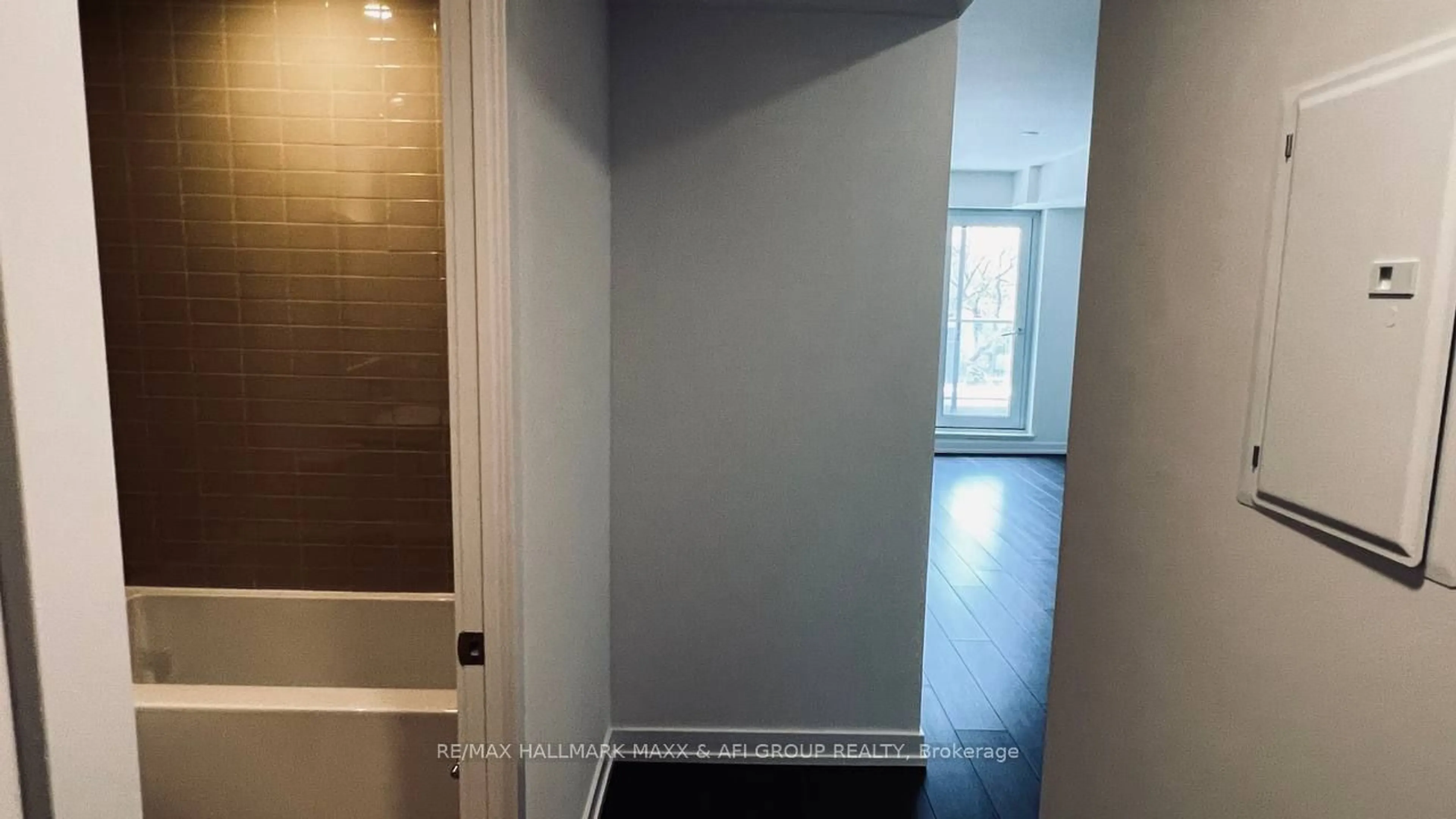 Indoor entryway for 150 Logan Ave #431, Toronto Ontario M4M 0E4