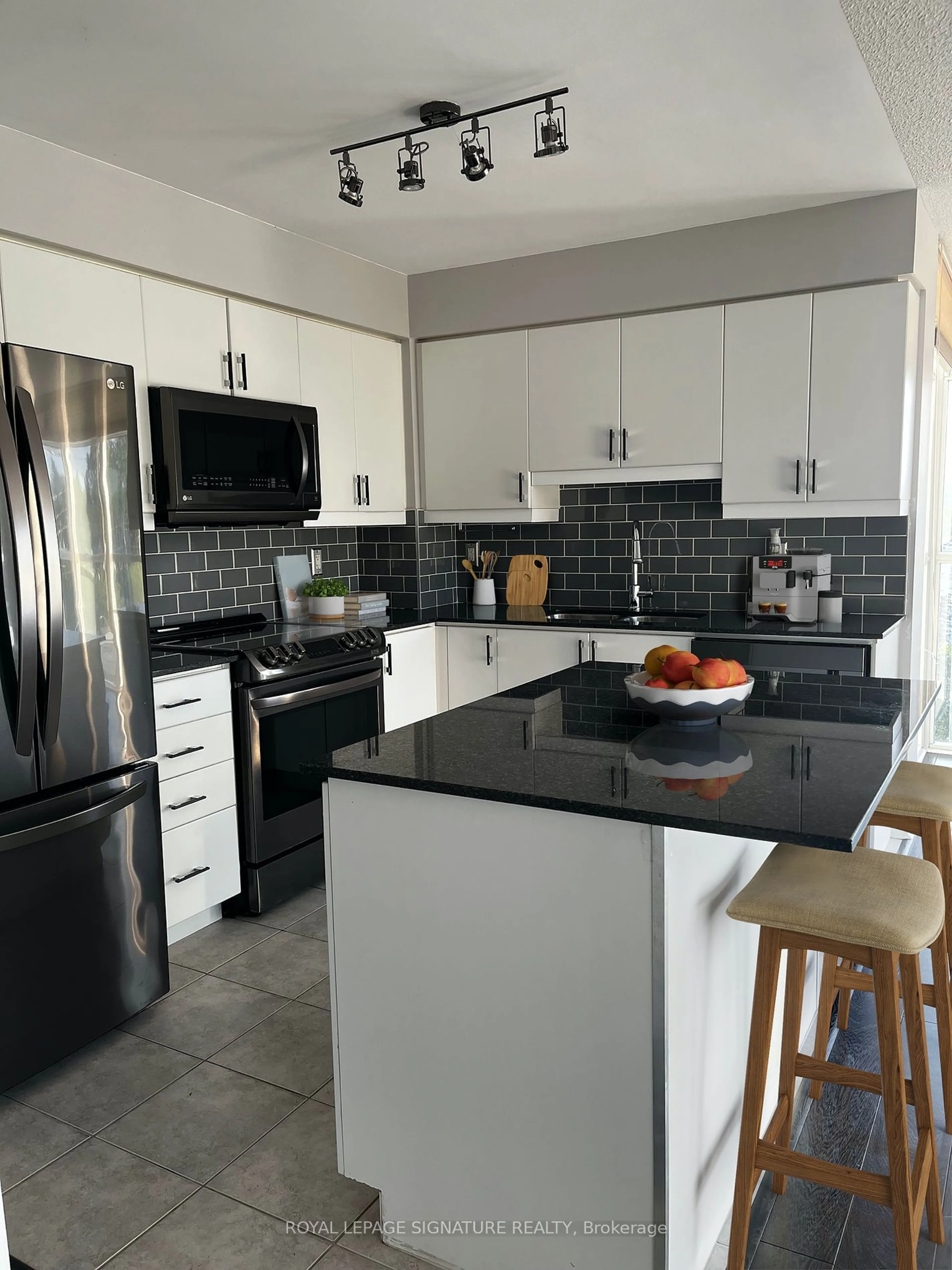 Contemporary kitchen for 1600 Charles St #511, Whitby Ontario L1N 0G4