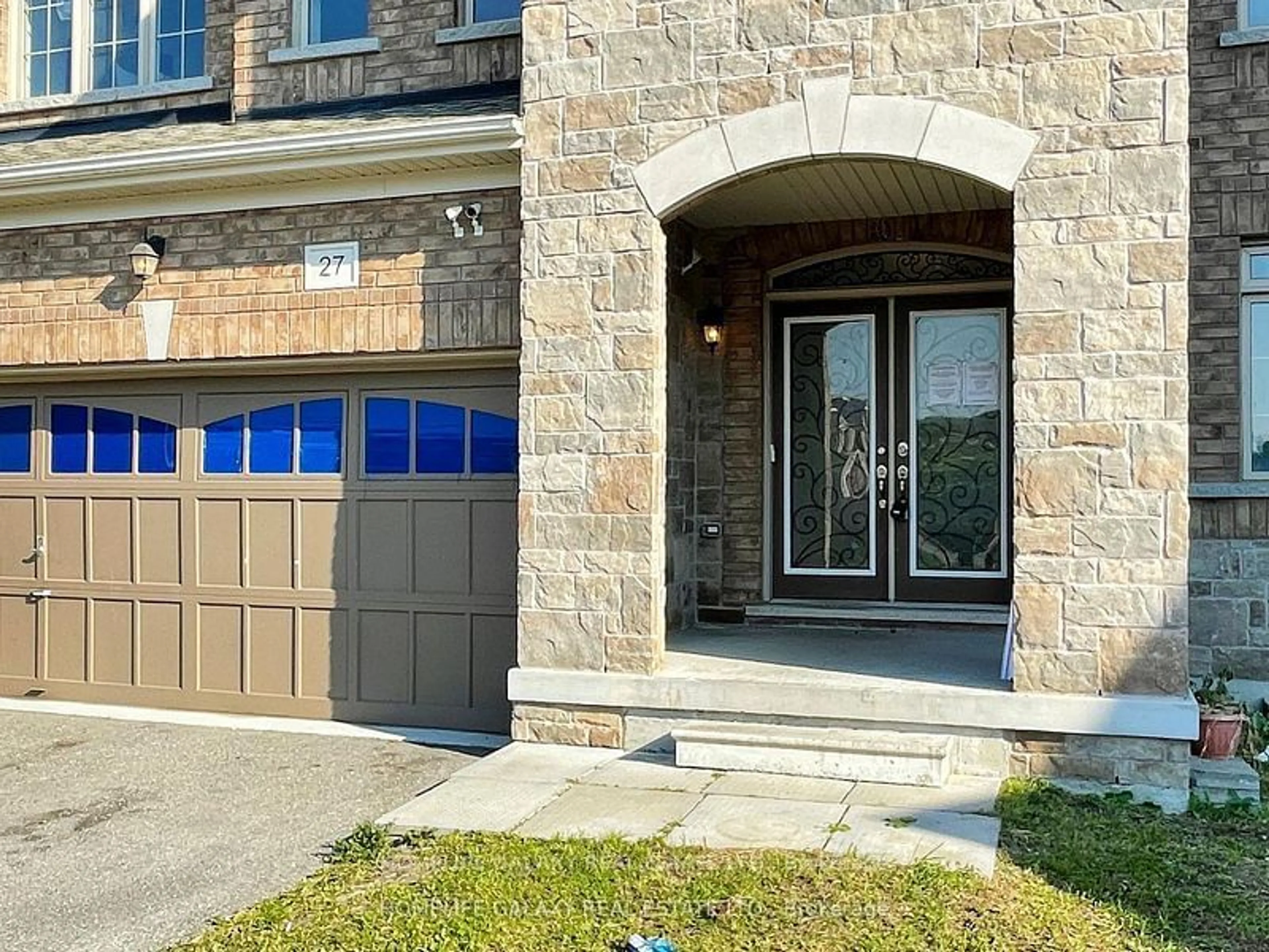 Indoor entryway for 27 Neelands Cres, Toronto Ontario M1E 0B6