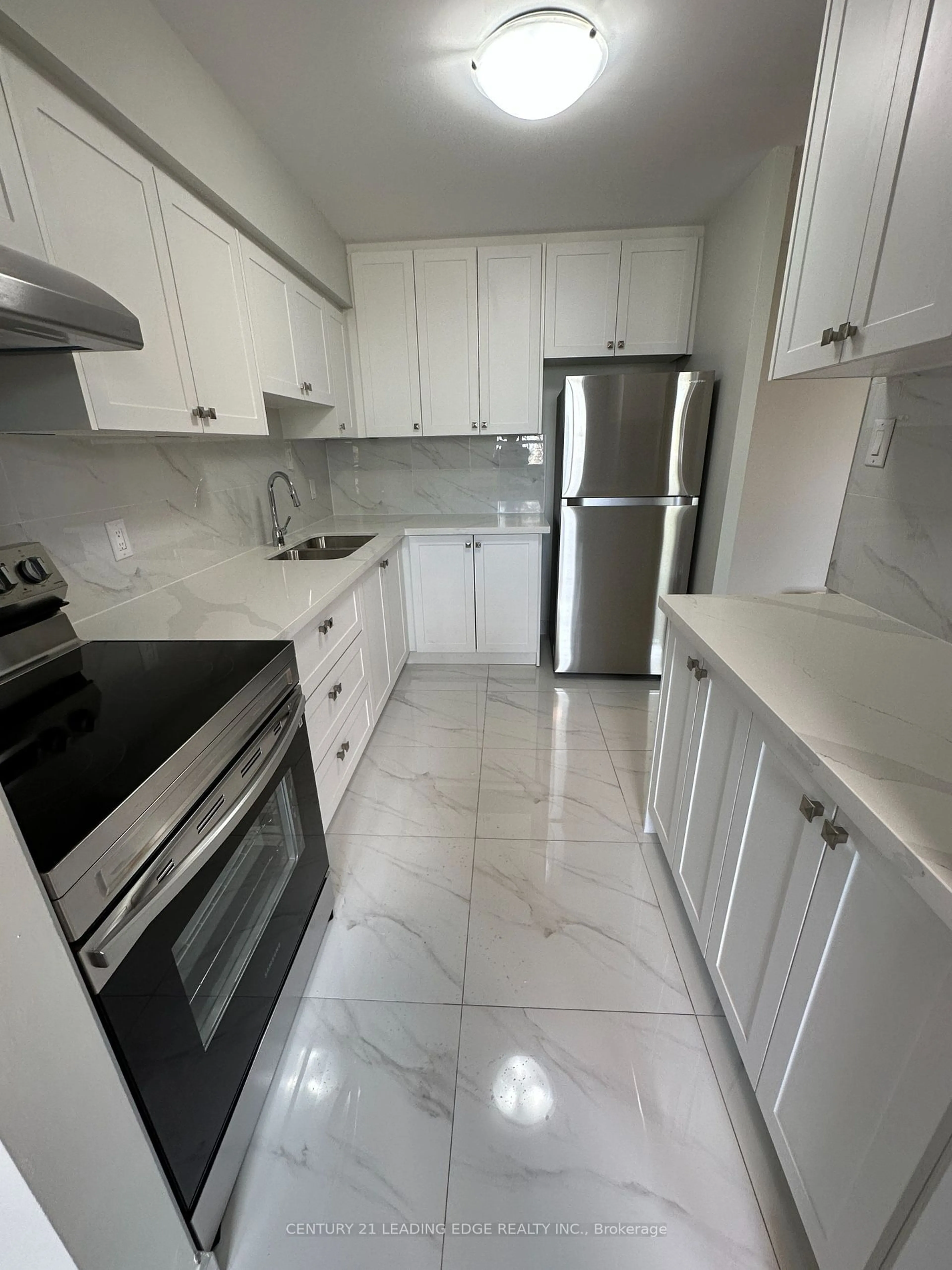 Standard kitchen for 100 Dundalk Dr #406, Toronto Ontario M1P 4V2