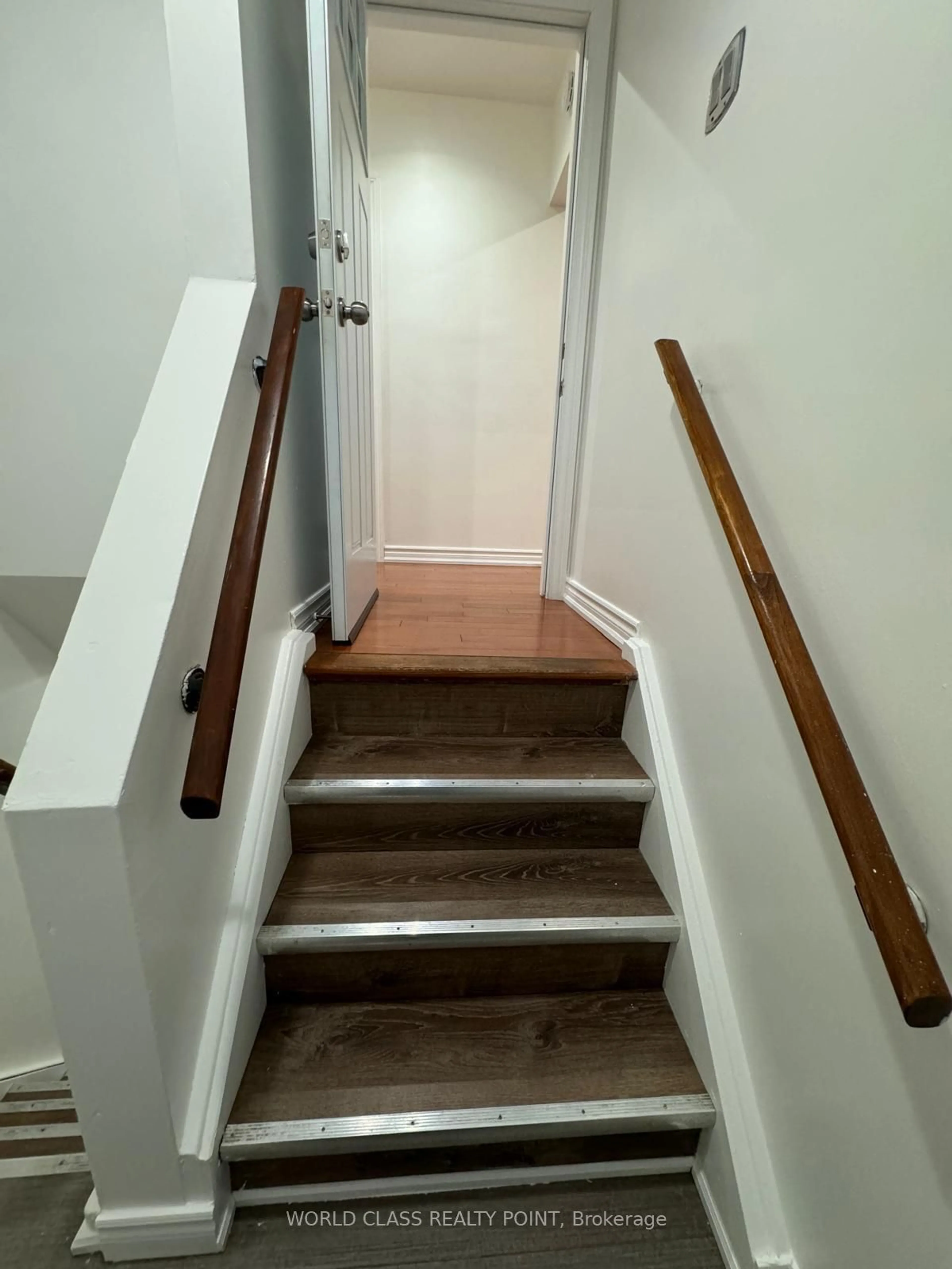 Stairs for 26 Chipper Cres, Toronto Ontario M1K 4R3