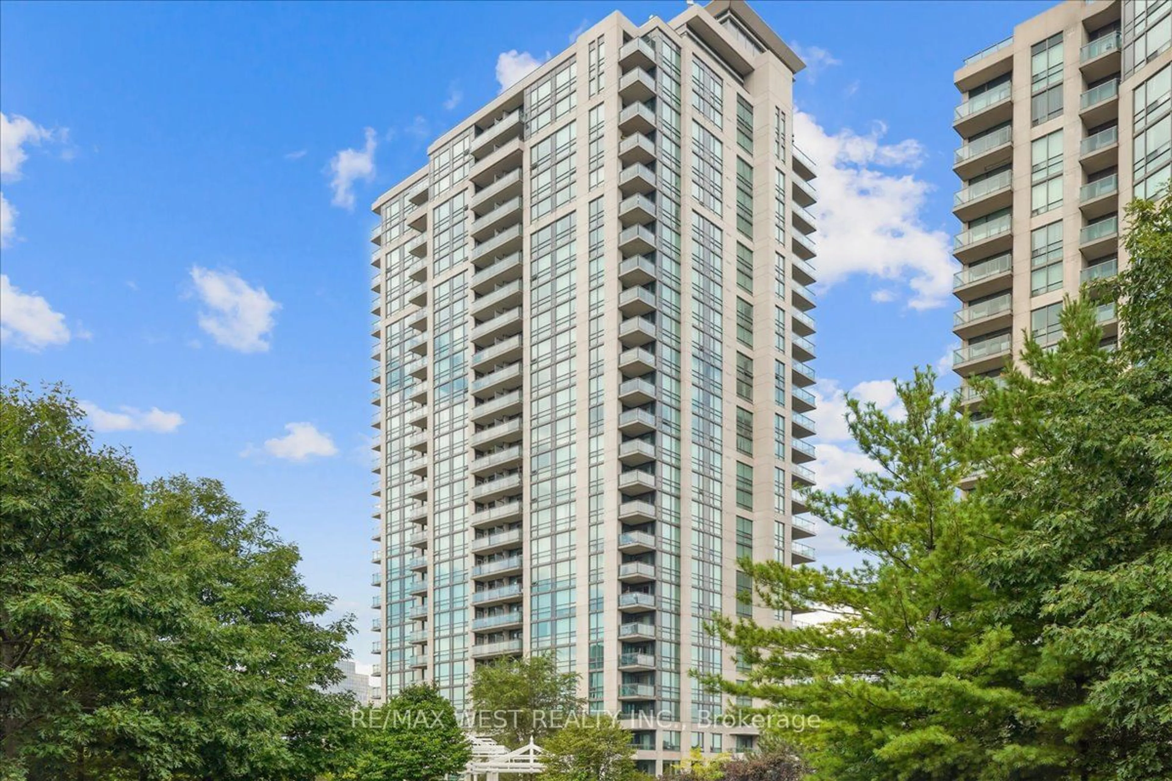 A pic from exterior of the house or condo for 88 Grangeway Ave #708, Toronto Ontario M1H 0A2