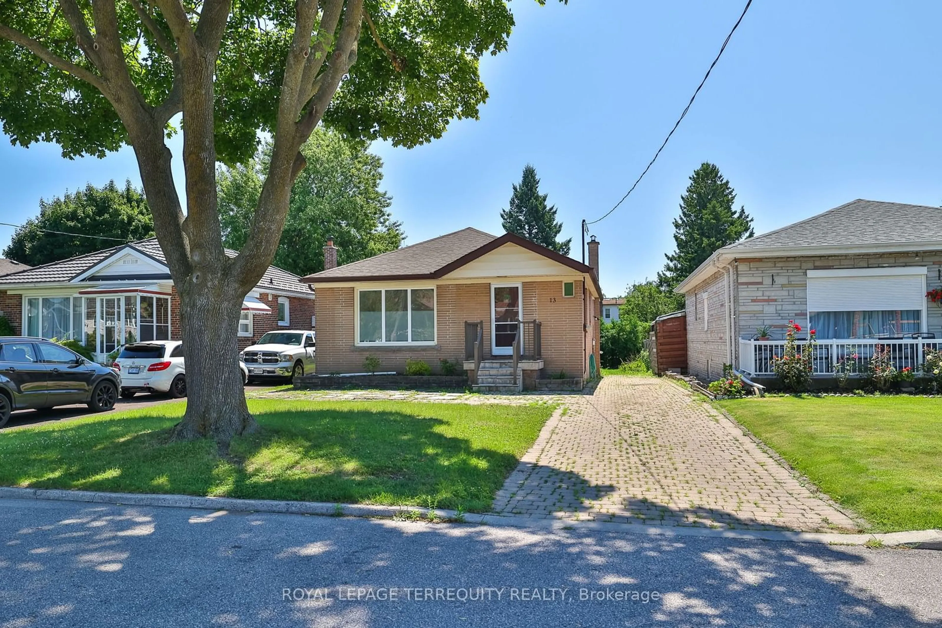 Frontside or backside of a home for 13 Bardwell Cres, Toronto Ontario M1R 1E1