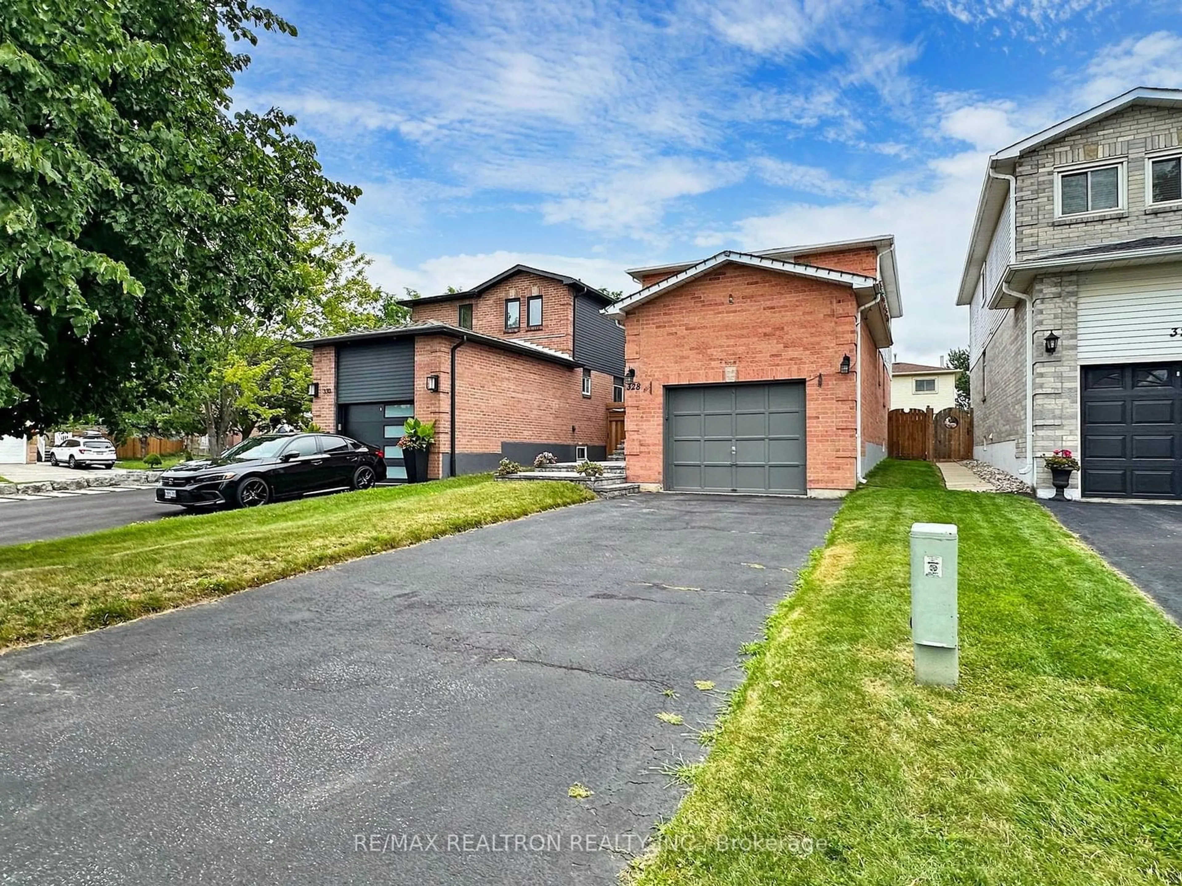 Frontside or backside of a home for 328 Bristol Cres, Oshawa Ontario L1J 8J6