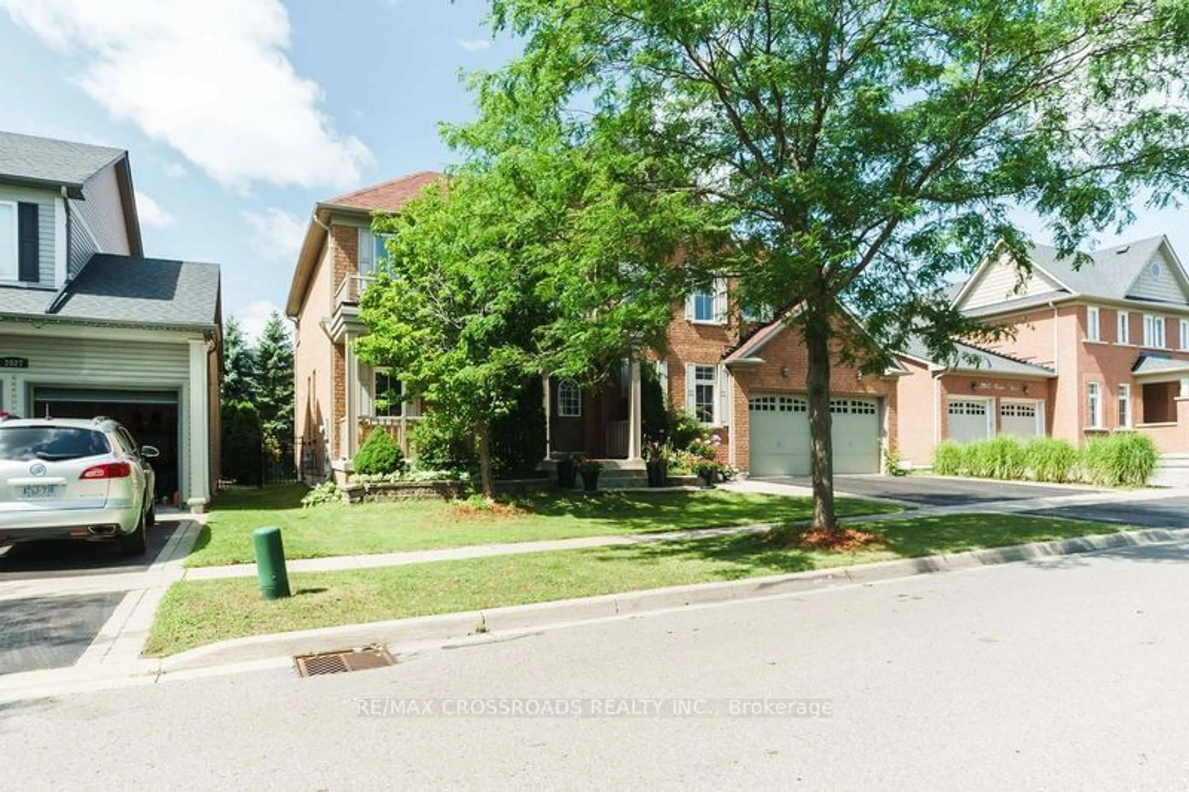 Frontside or backside of a home for 2021 Solar Pl, Oshawa Ontario L1L 0A3