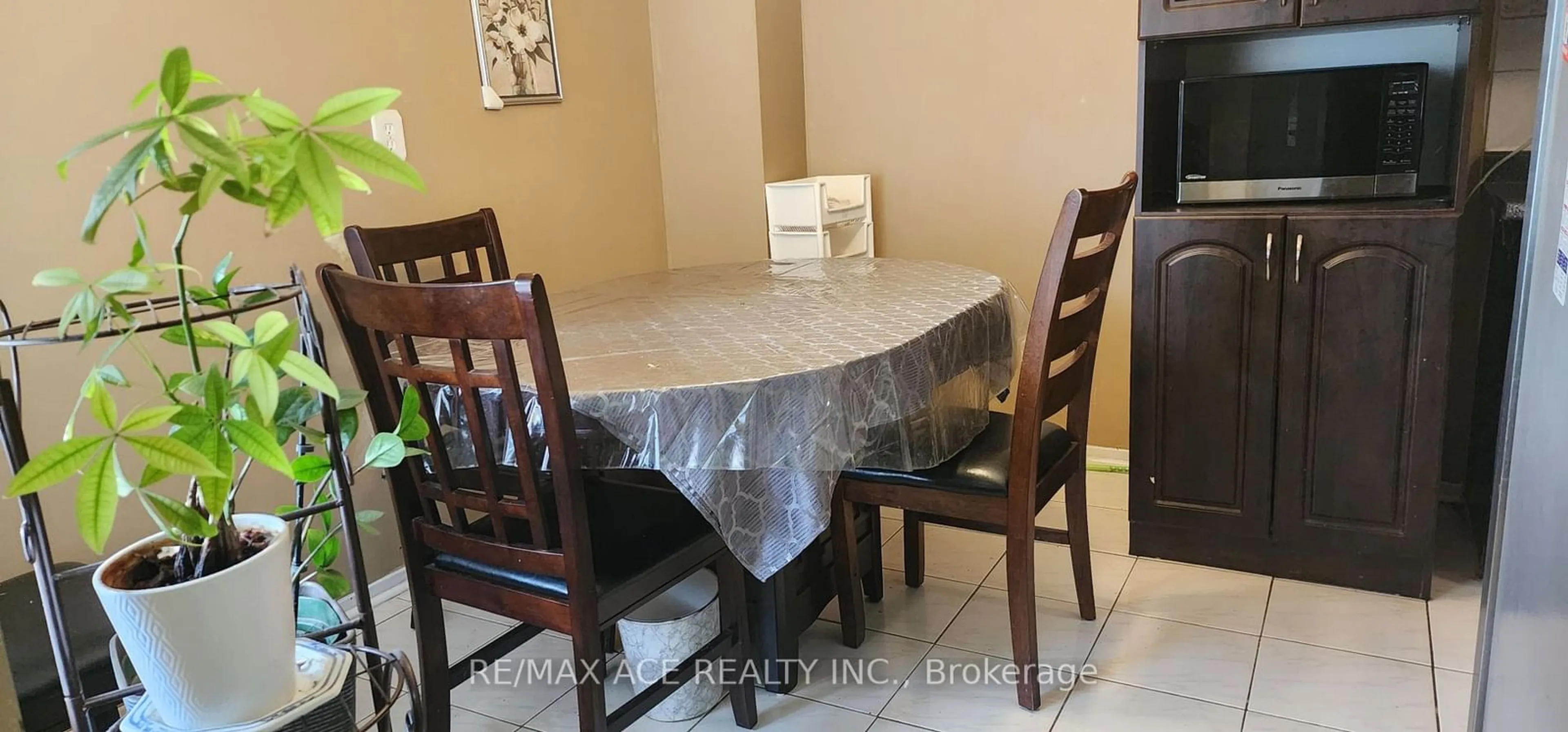 Dining room, unknown for 61 Warwick Castle Crt, Toronto Ontario M1B 3E5