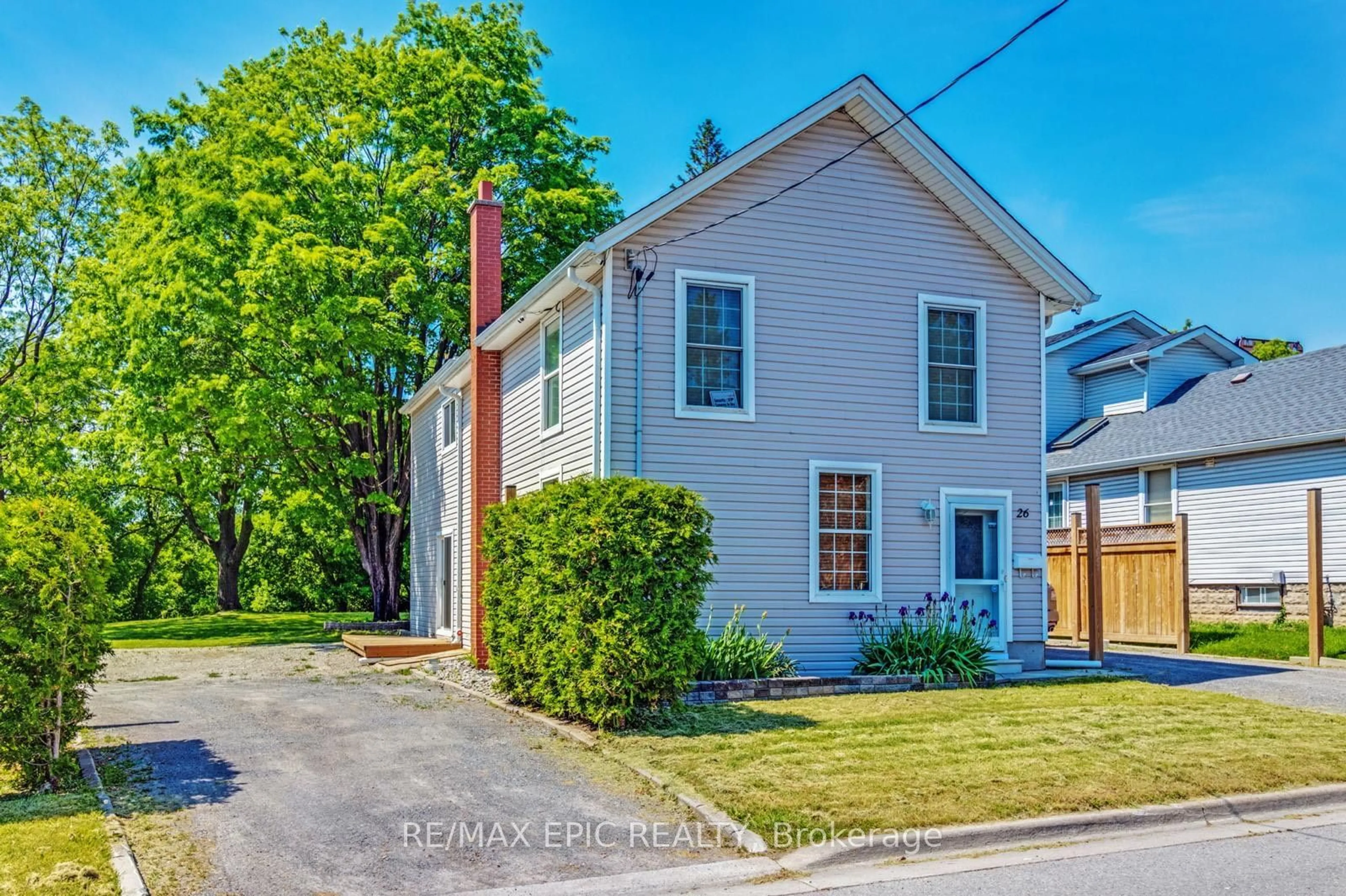 Frontside or backside of a home, cottage for 26 Whiting Ave, Oshawa Ontario L1H 3T3