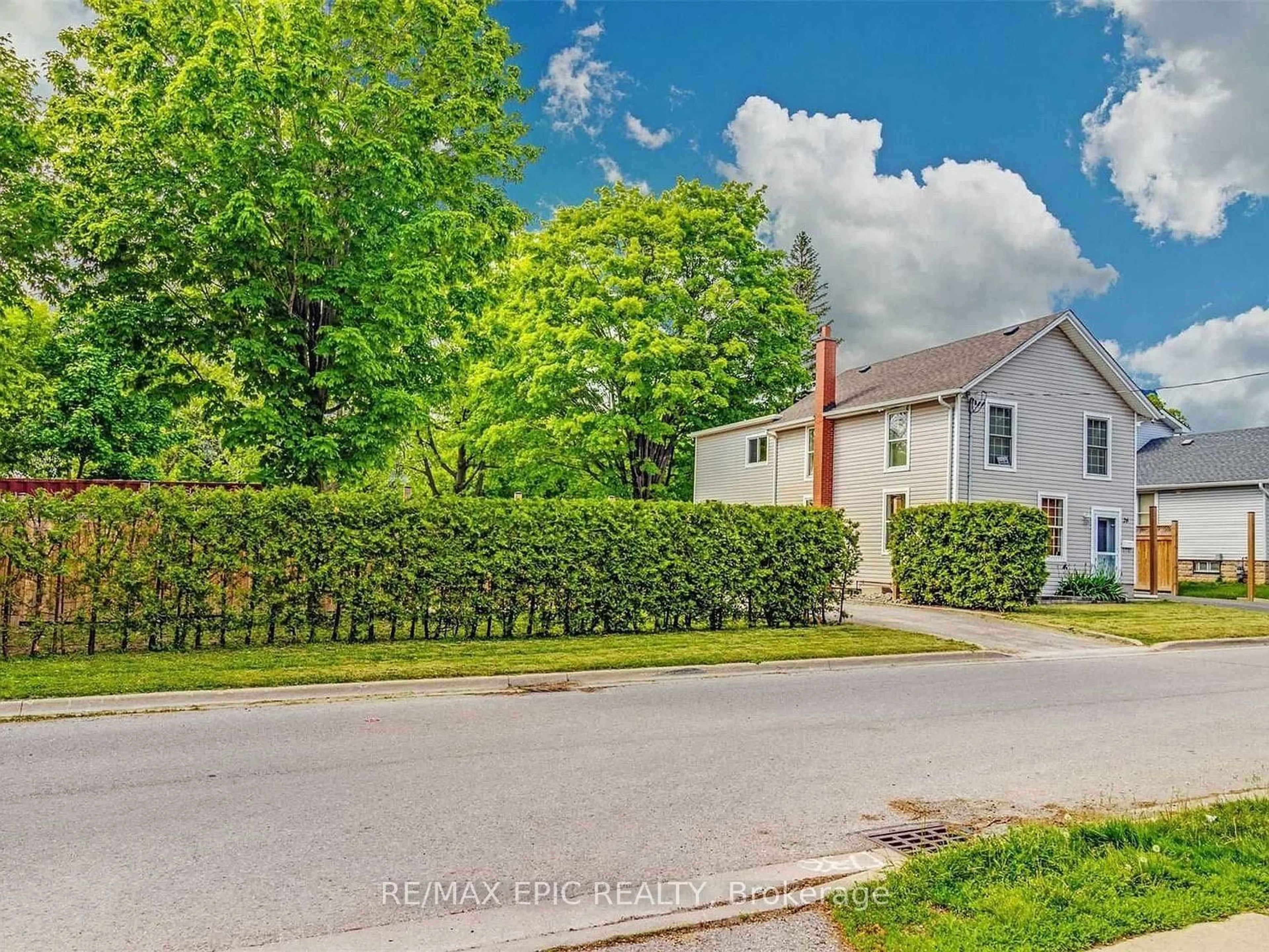 A pic from exterior of the house or condo, the street view for 26 Whiting Ave, Oshawa Ontario L1H 3T3